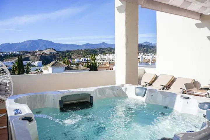 Penthouse In Met Jacuzzi En Zeezicht! *