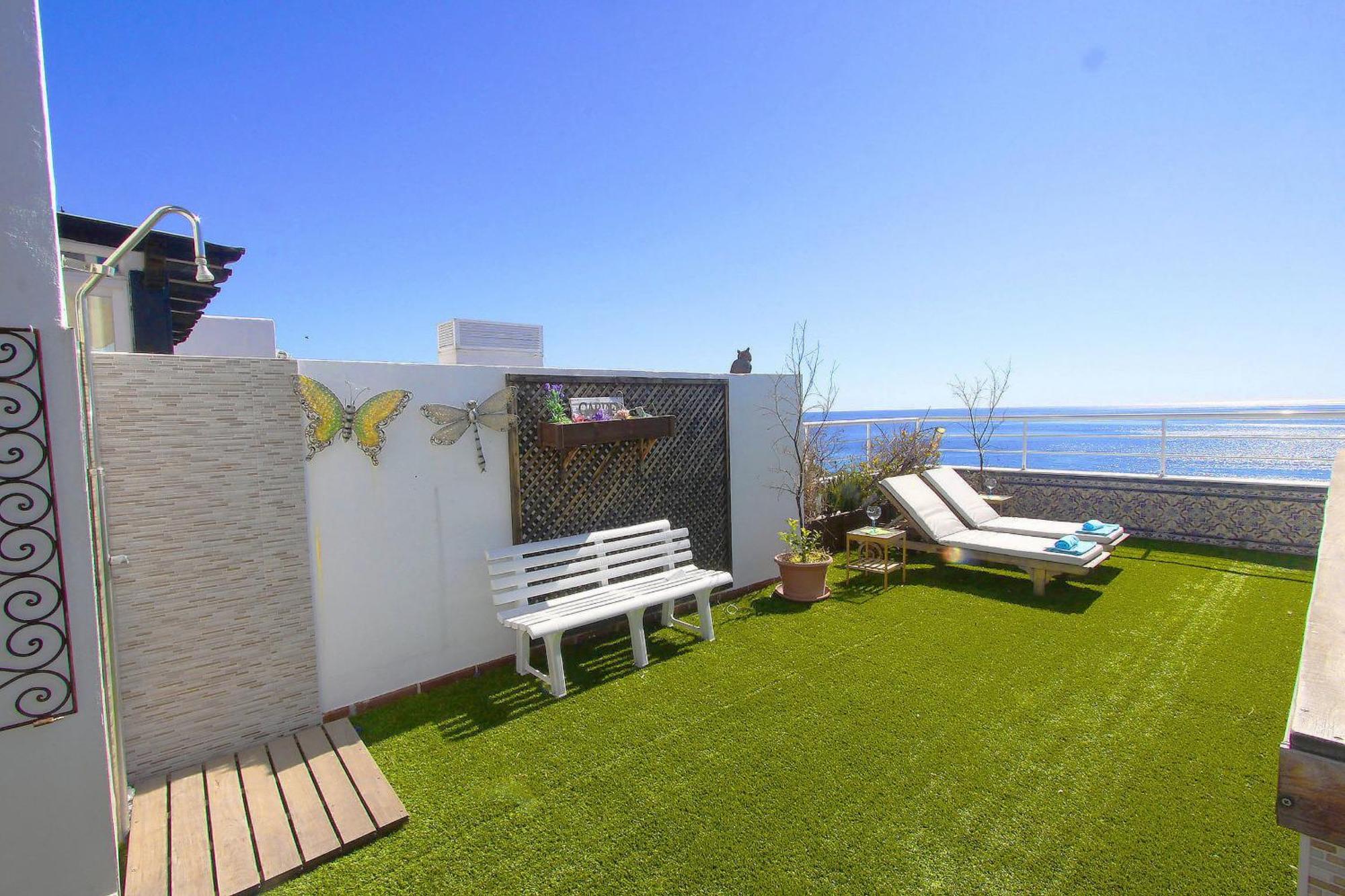 1149 Unique Beachfront Penthouse Center 400m2 *