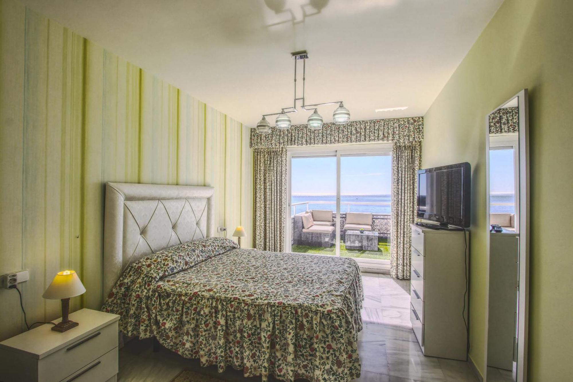 Apartment 1149 Unique Beachfront Penthouse Center 400m2 Marbella