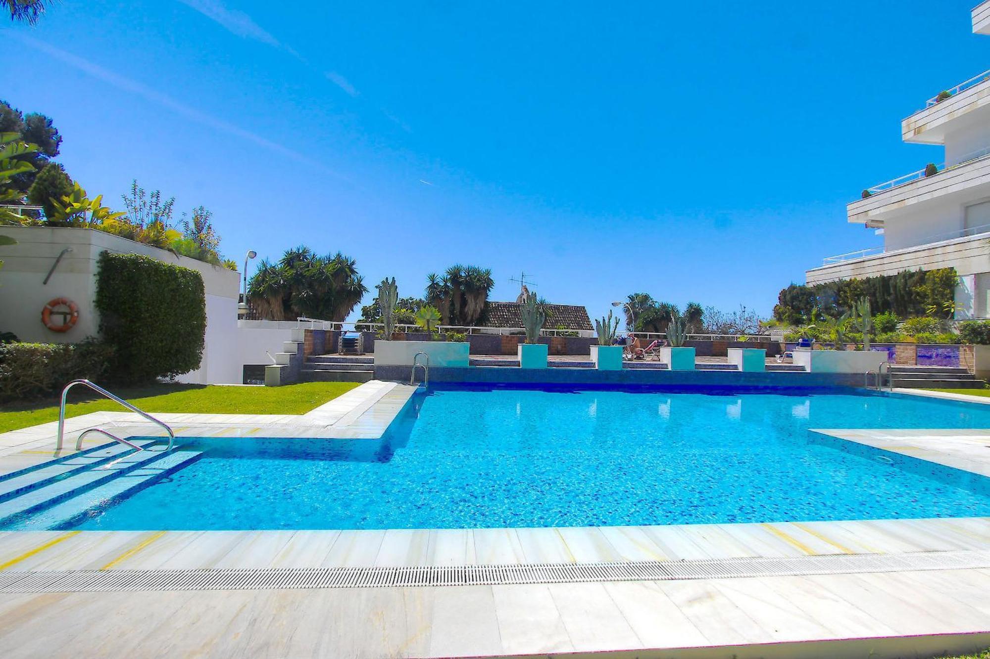 1149 Unique Beachfront Penthouse Center 400m2 Marbella