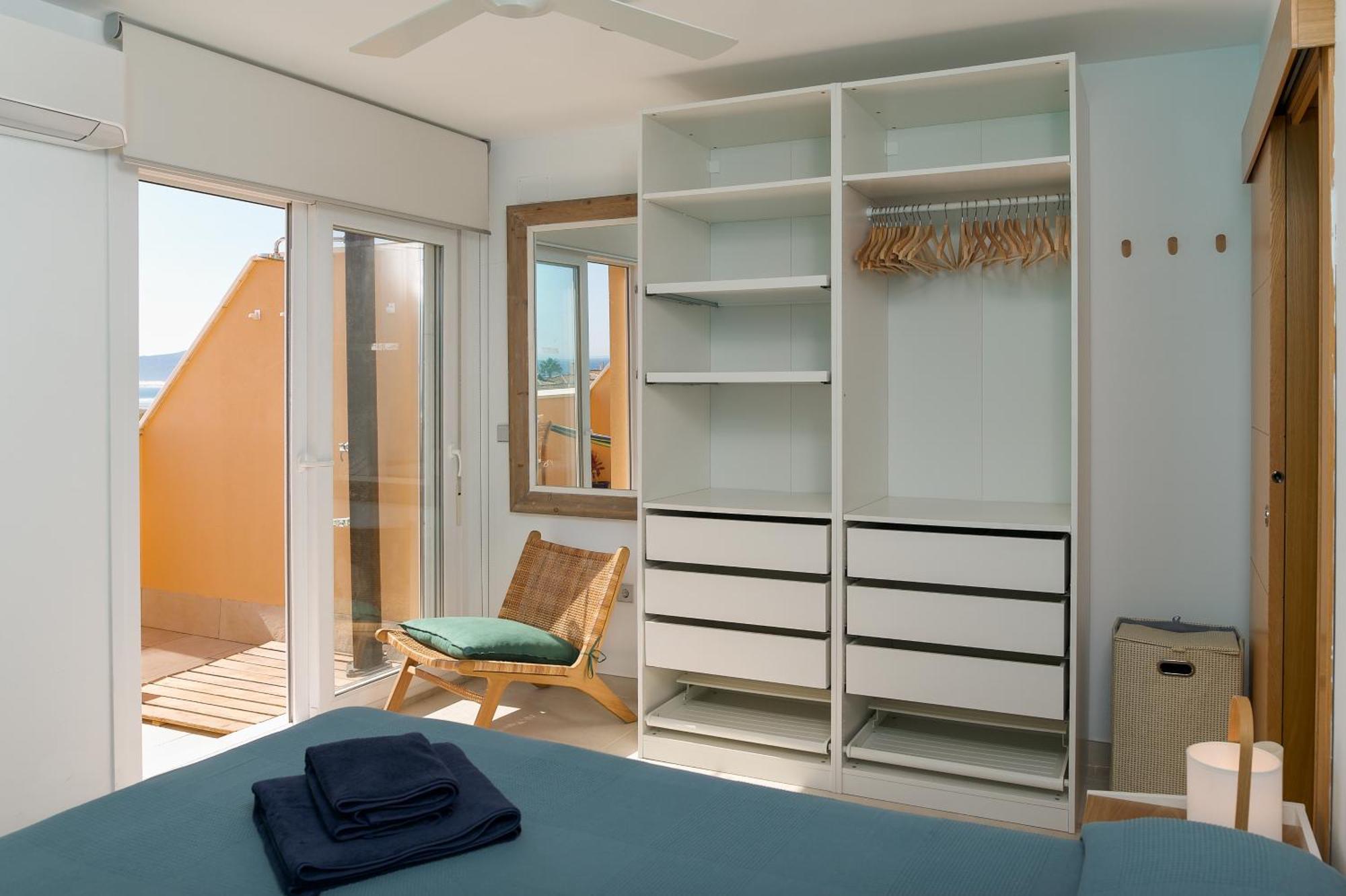 Deja Blue - Rent Modern Penthouse Apartment