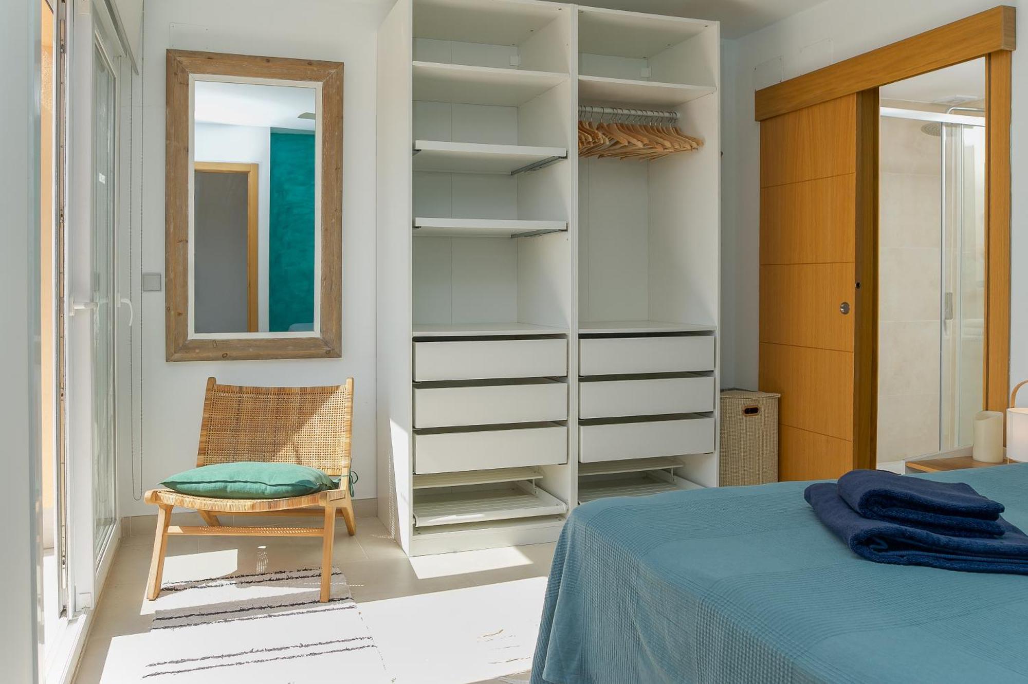 Deja Blue - Rent Modern Penthouse *