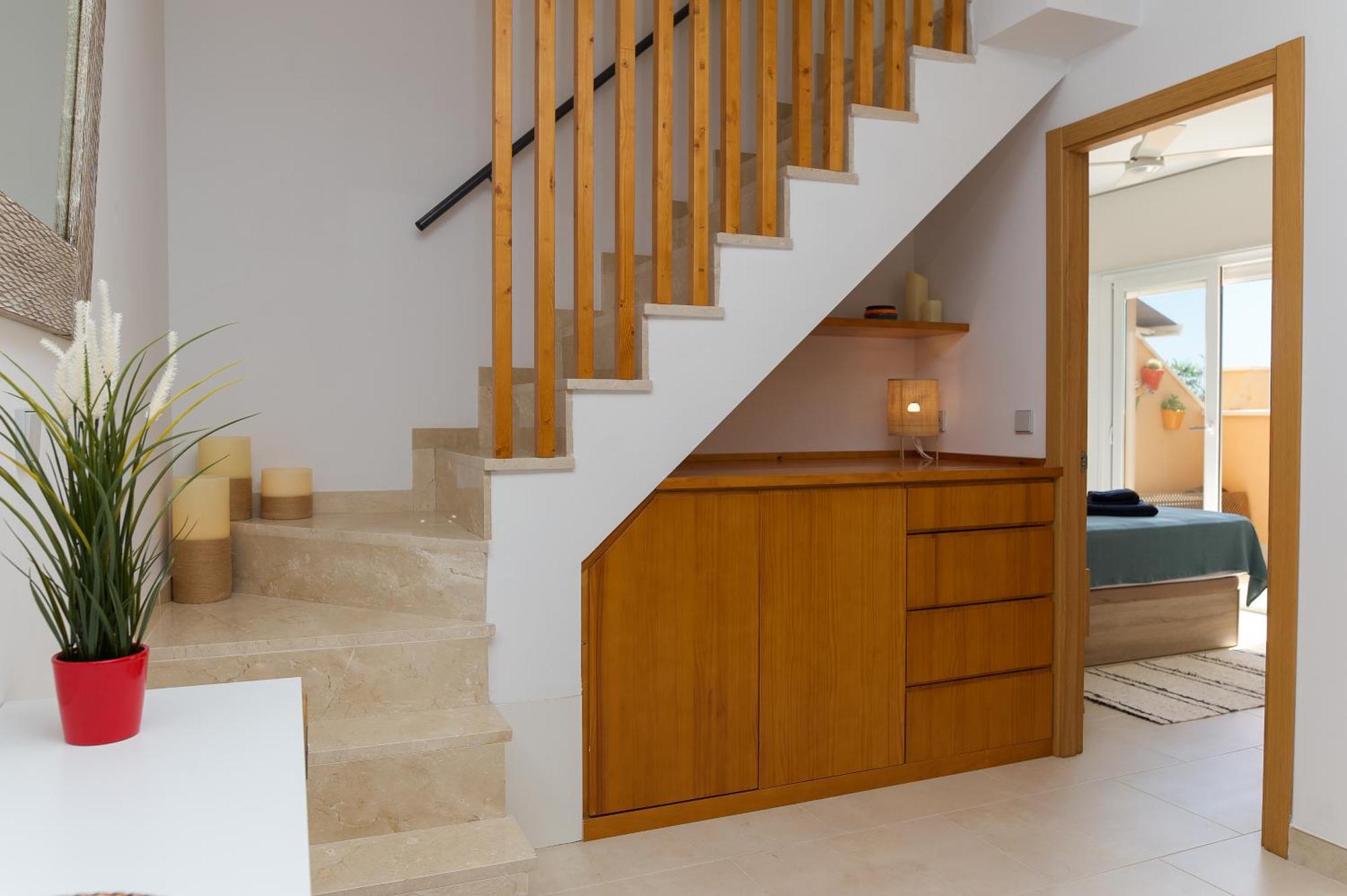 Deja Blue - Rent Modern Penthouse Apartment *