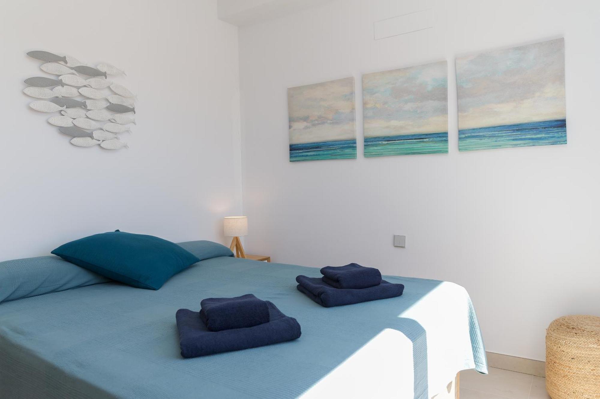 Deja Blue - Rent Modern Penthouse *