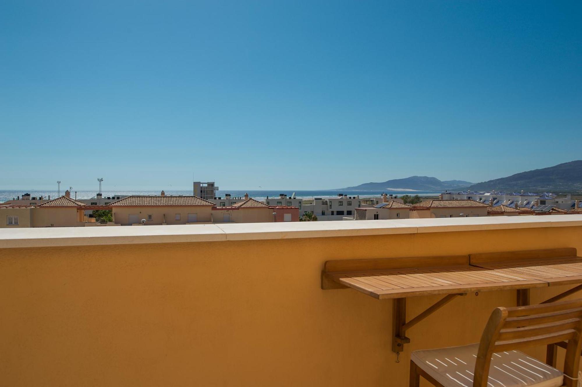 Deja Blue - Rent Modern Penthouse Apartment *