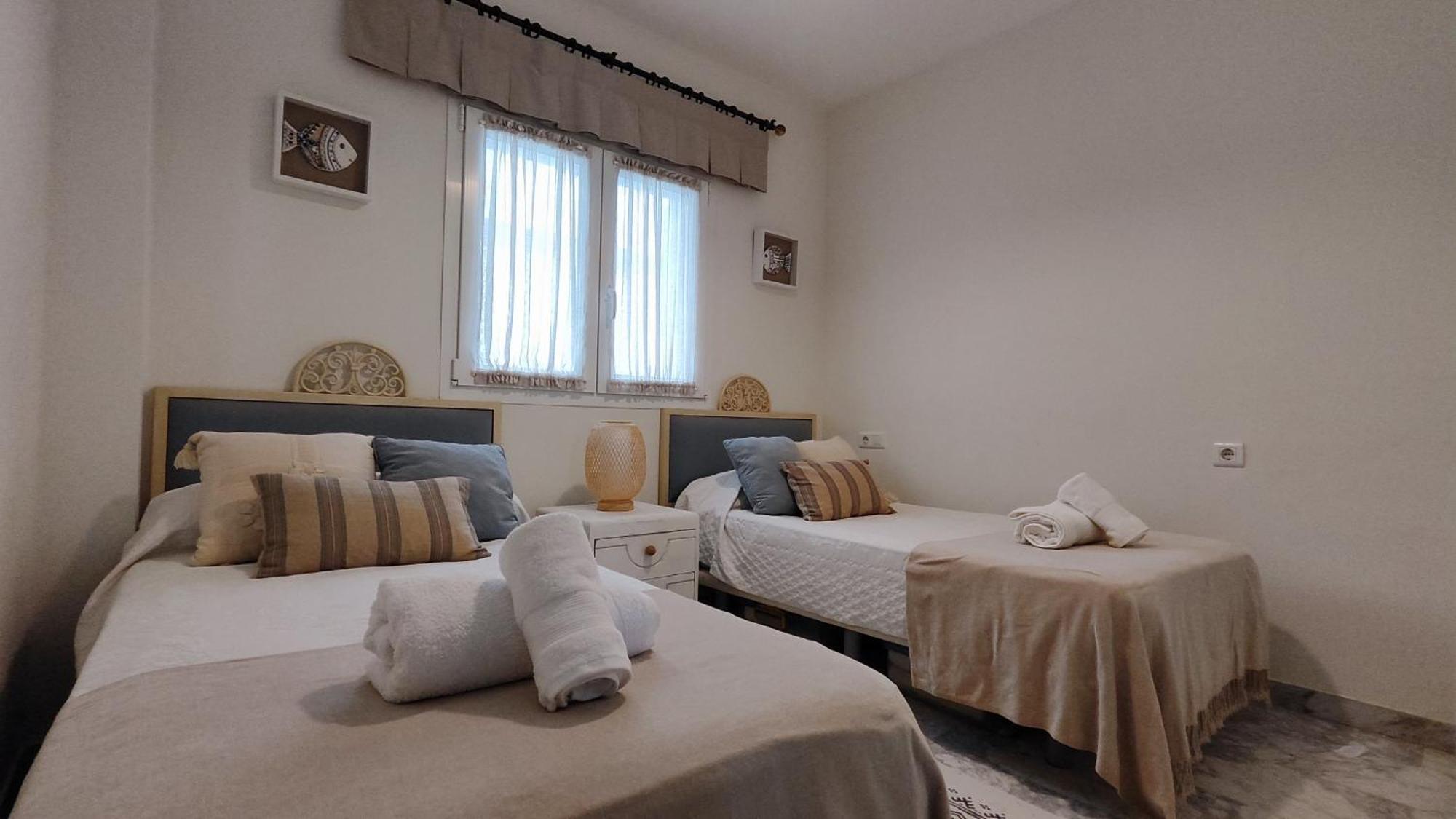 Playa Rocio Calm Beachfront Apartment- 2bdr Apartamento Marbella