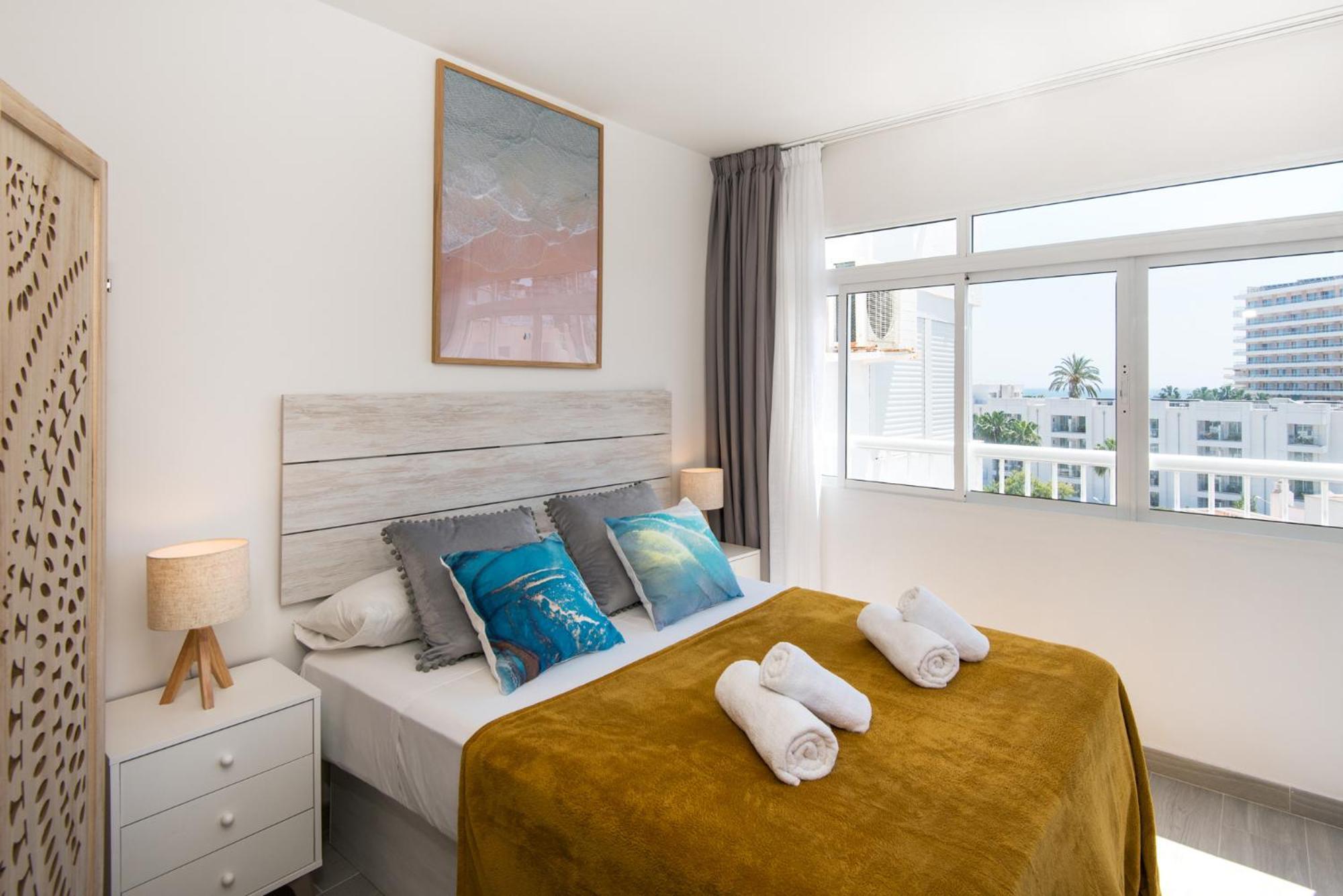 Bajondillo Beach, Large Loft With Intense Sun Apartment *