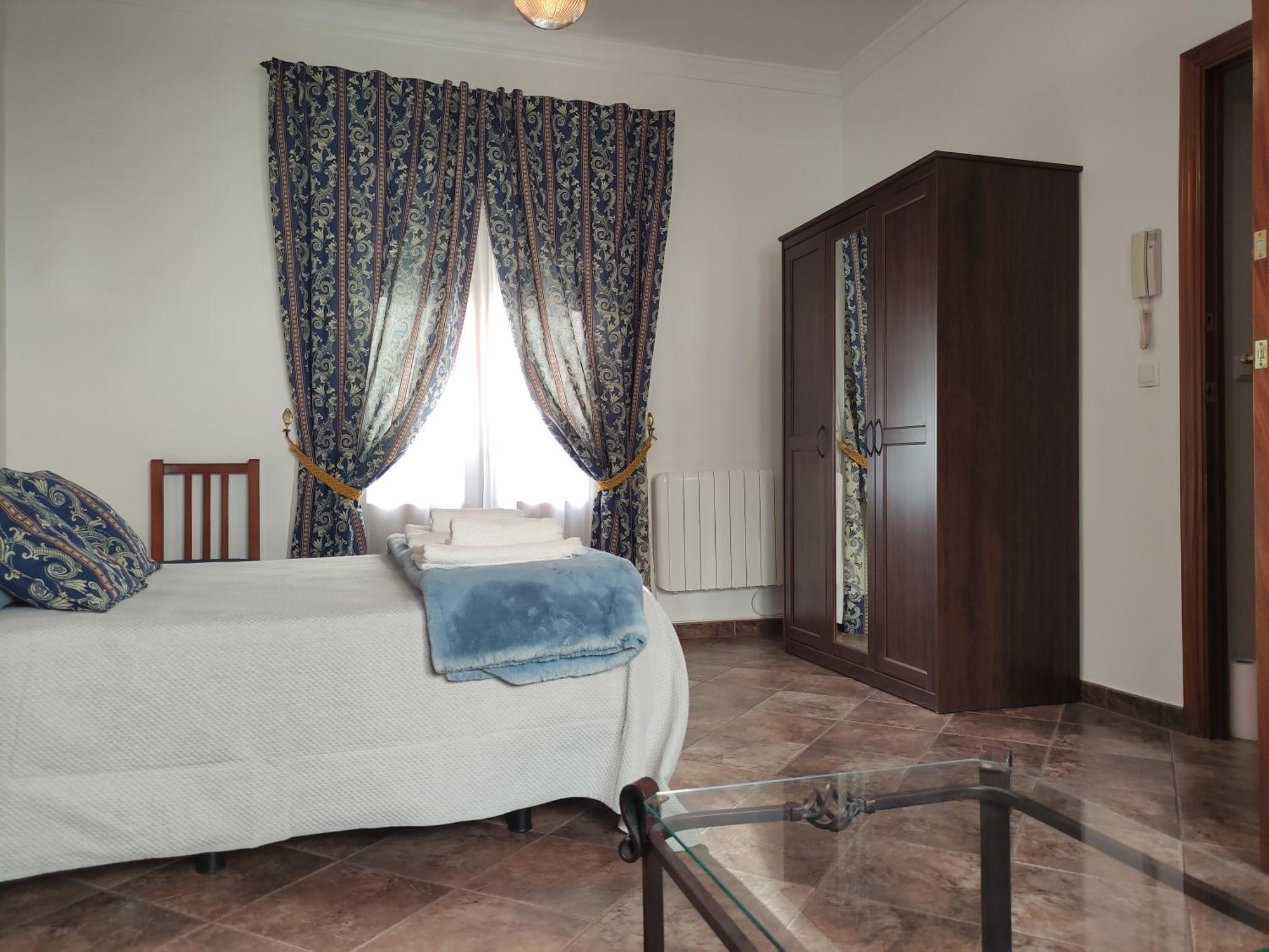 Apartamento Entretorres. Casa-dúplex En Centro Histórico. Carmona (Seville)