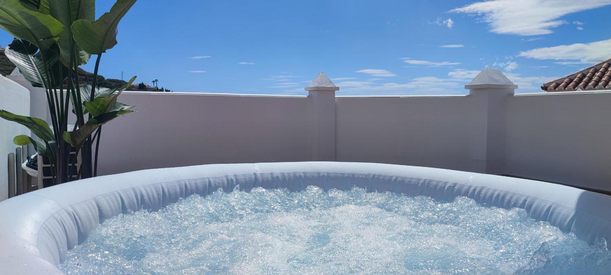 Penthouse With Hot Tub And Air Conditioning Offering Breathtaking Panoramic Mountain And Sea Views *
