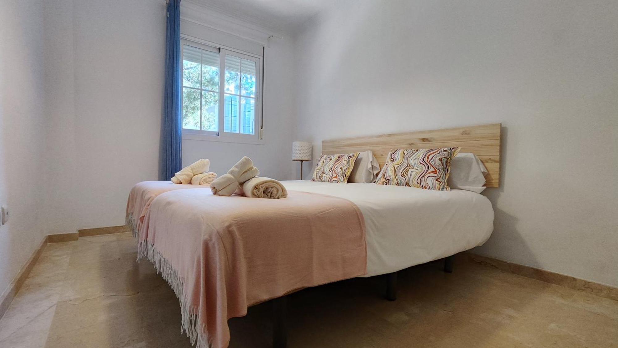 Apartamento Pinogolf Elviria With Free Parking, Wifi, Pool And Large Terrace *