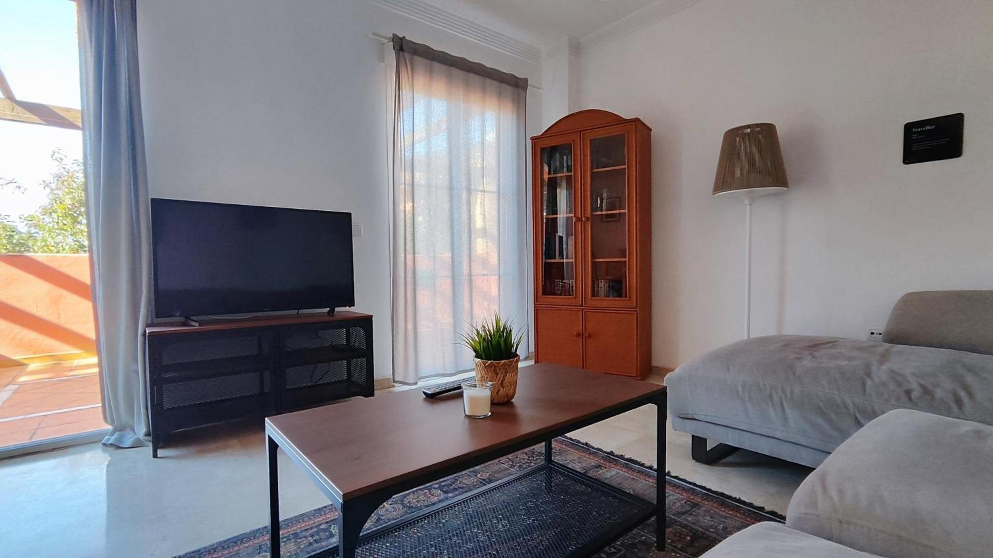 Pinogolf Elviria With Free Parking, Wifi, Pool And Large Terrace Apartamento Marbella