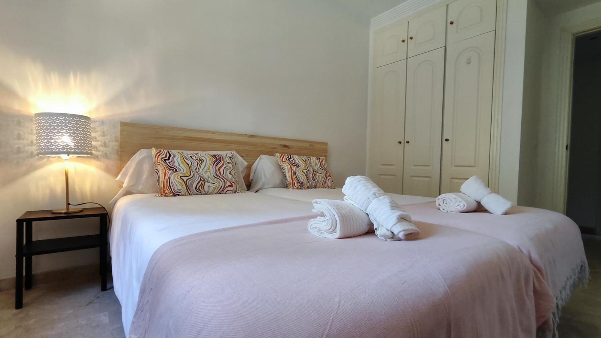 Pinogolf Elviria With Free Parking, Wifi, Pool And Large Terrace *