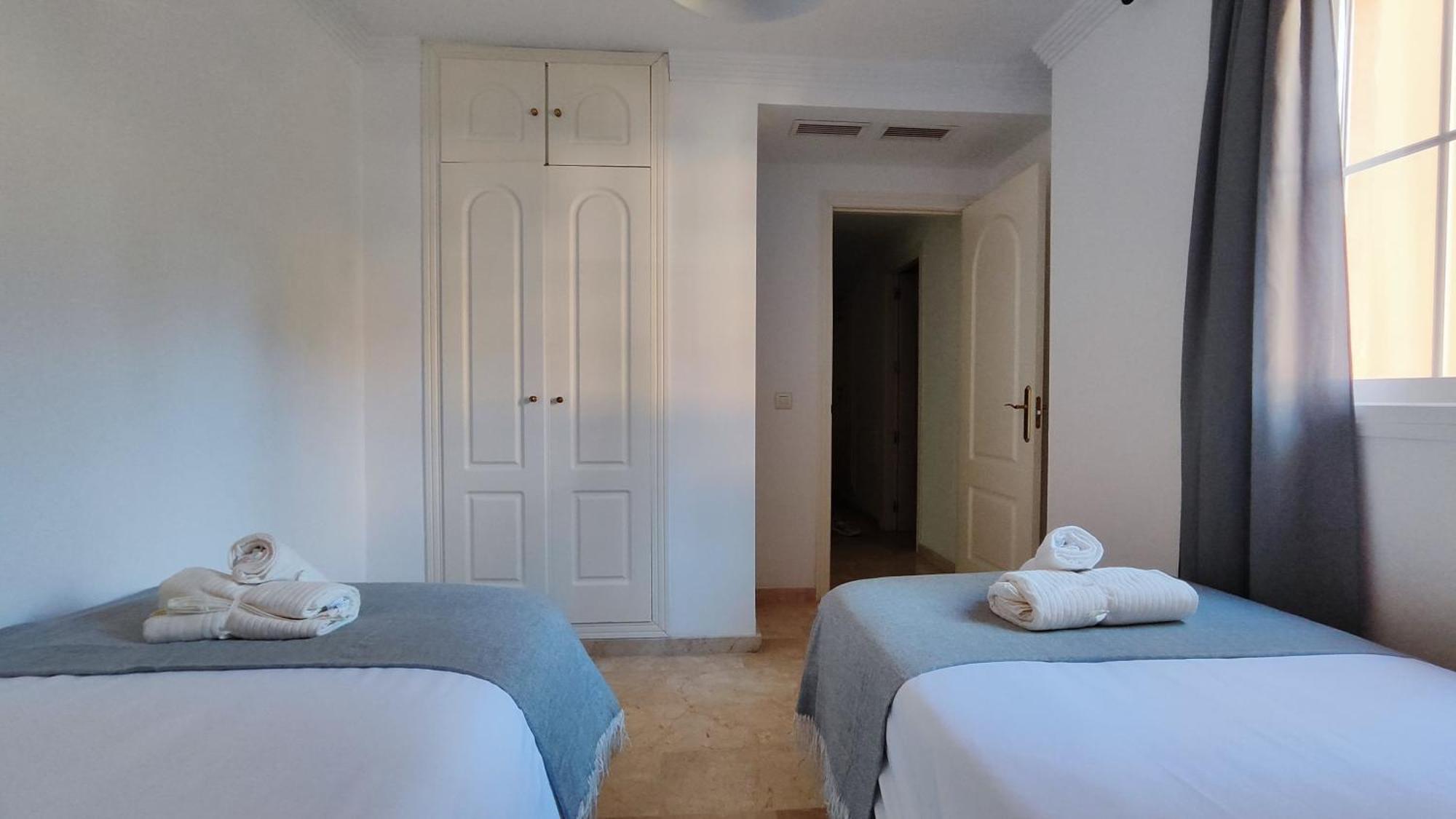 Pinogolf Elviria With Free Parking, Wifi, Pool And Large Terrace