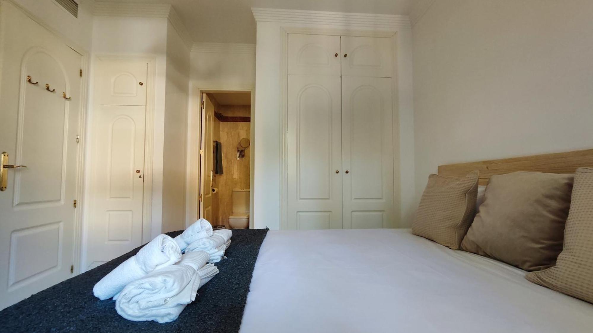 Pinogolf Elviria With Free Parking, Wifi, Pool And Large Terrace Apartamento