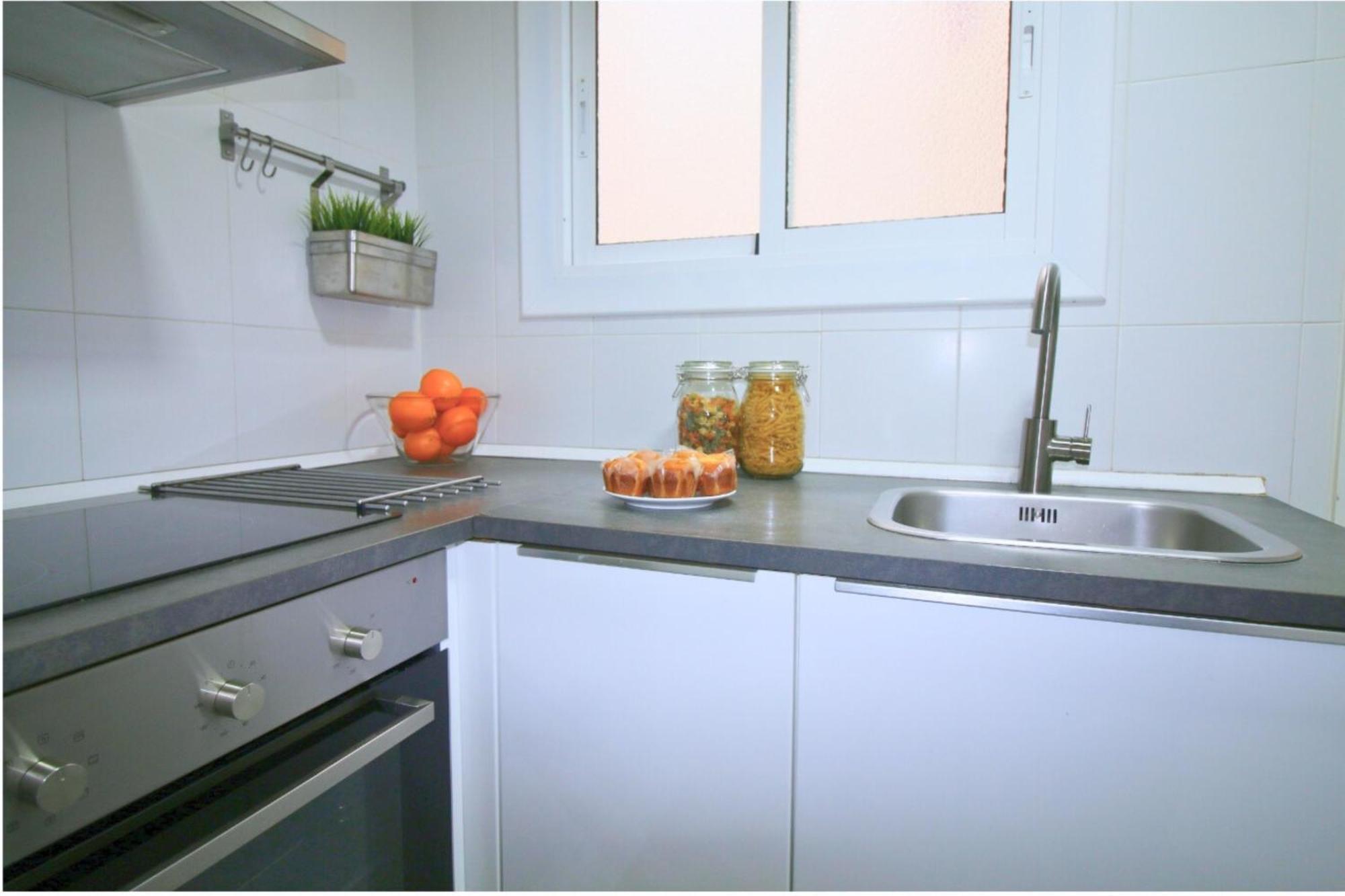 Located Close To The Metro, Perfect For 6 People Apartamento *
