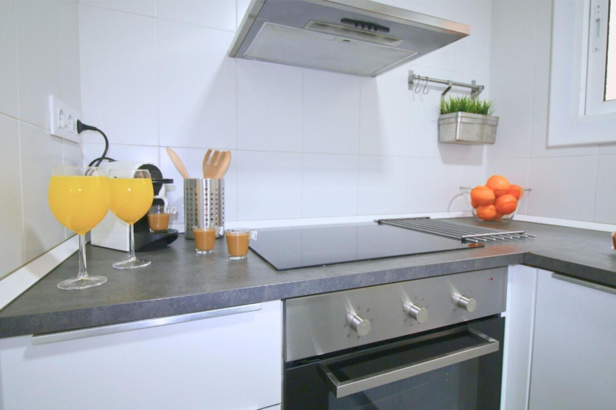 Located Close To The Metro, Perfect For 6 People Apartamento