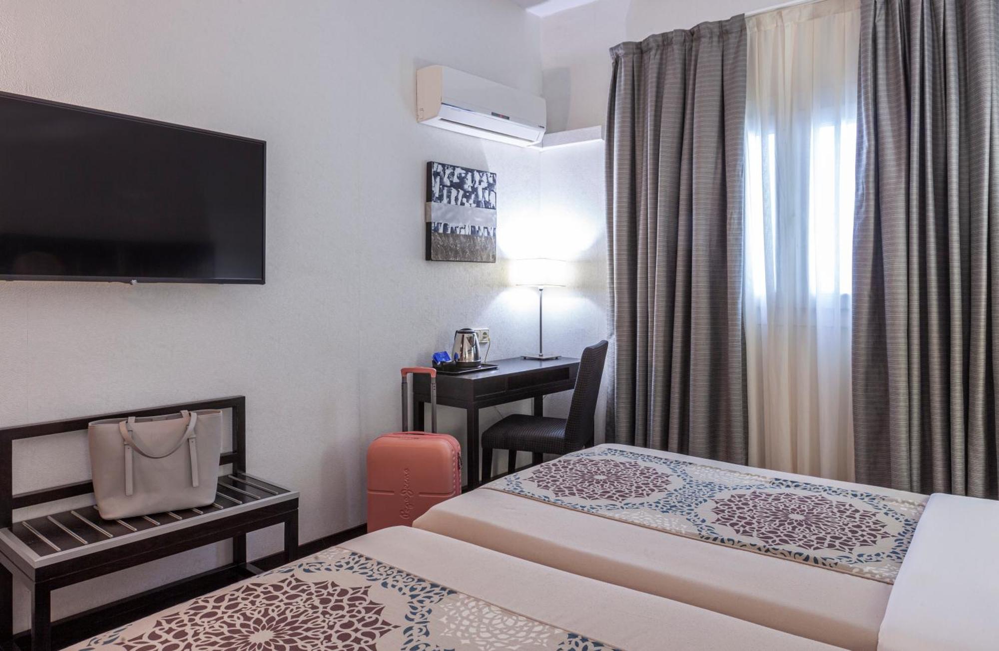 Maciá Plaza Hotel 2*