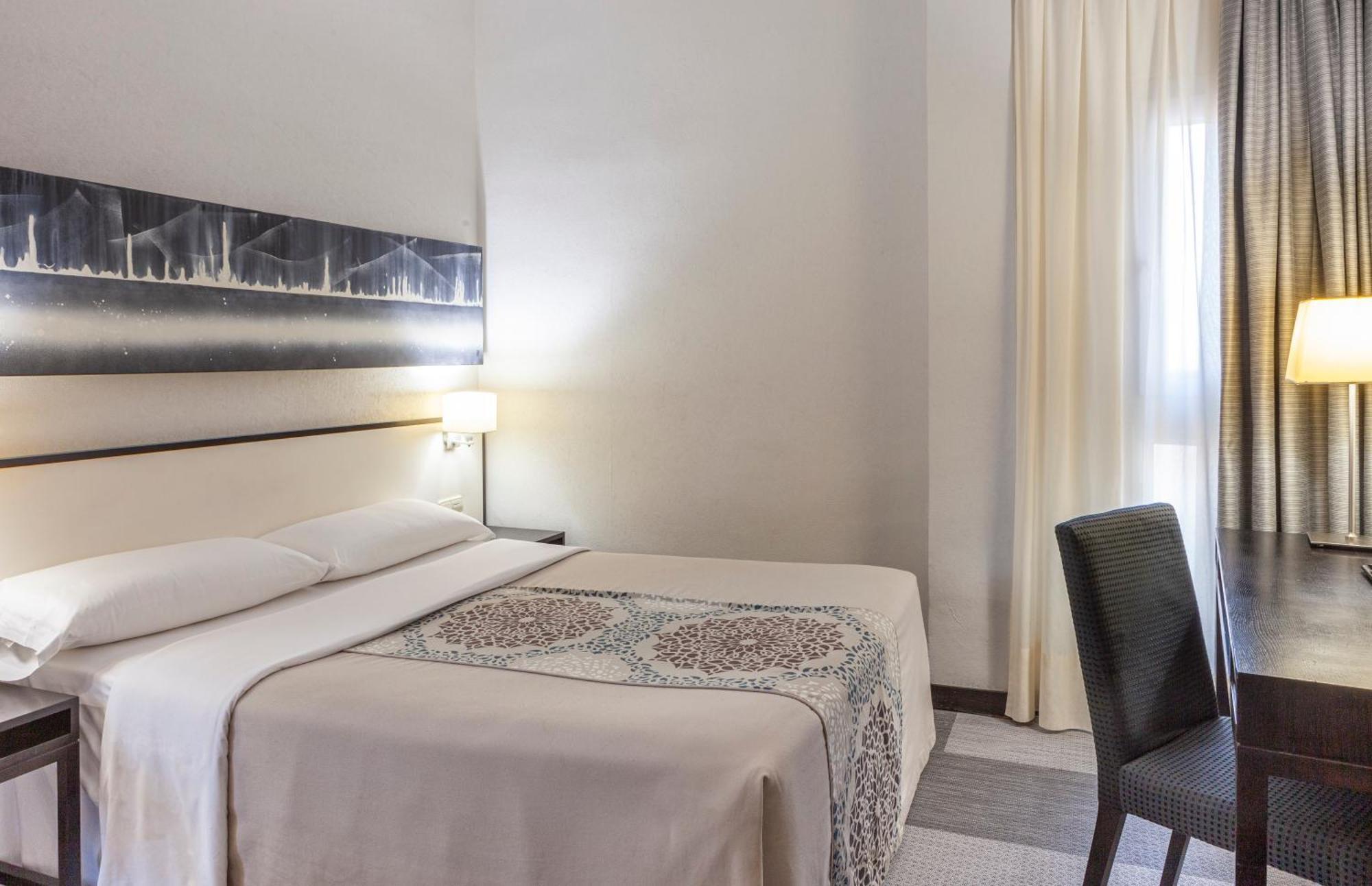 Maciá Plaza Hotel