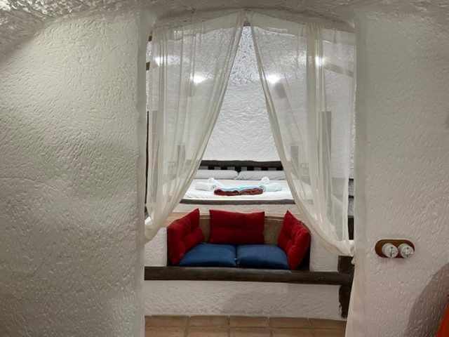 Cueva El Guindas * Baza