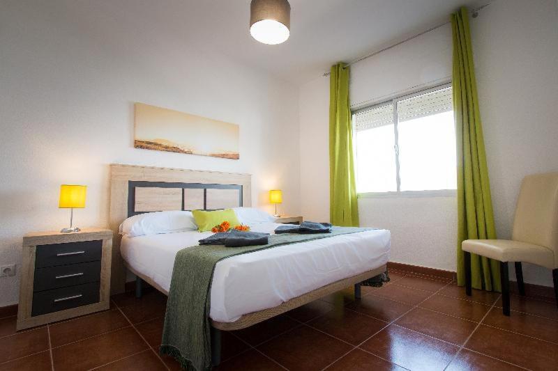 Holidays2torremolinos De 3 Con Terraza Y Piscina Comunitaria *