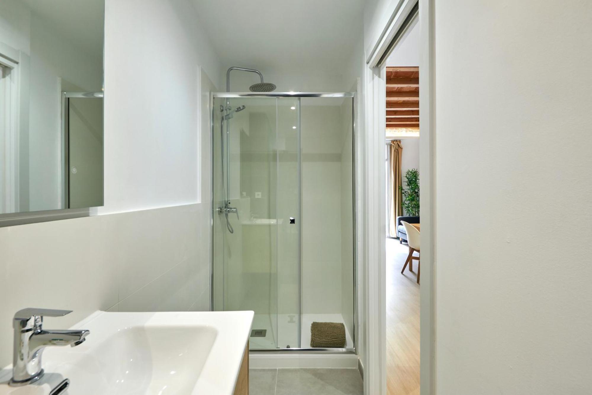 Apartment Vibrant And Modern Barcelona