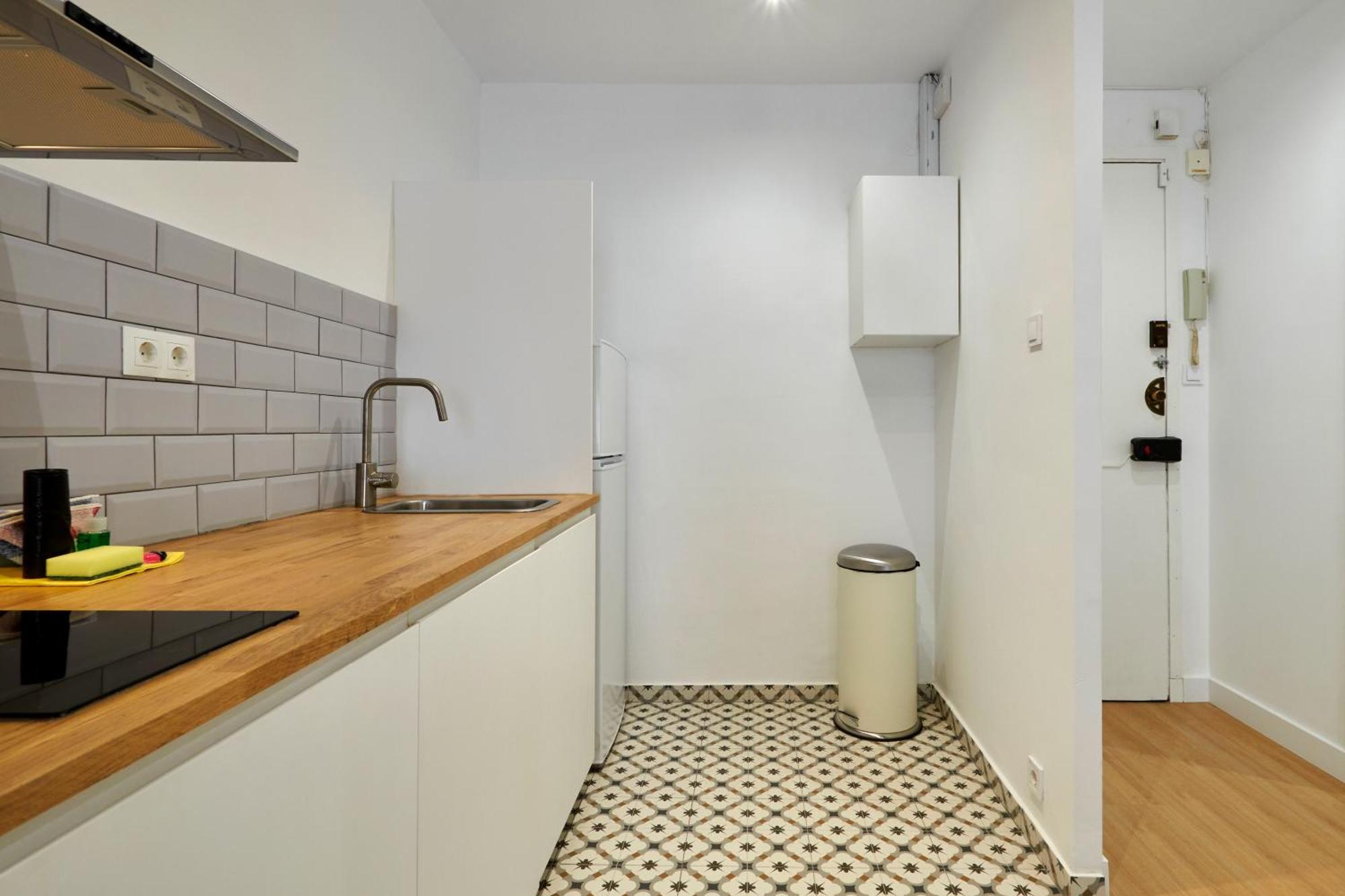 Vibrant And Modern Apartment Barcelona