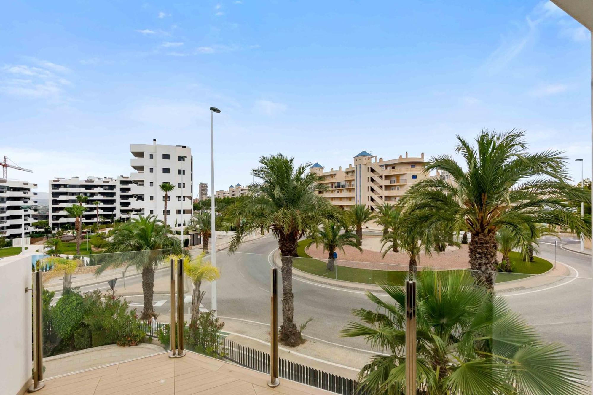 Beach Avenue Garden * Arenales del Sol