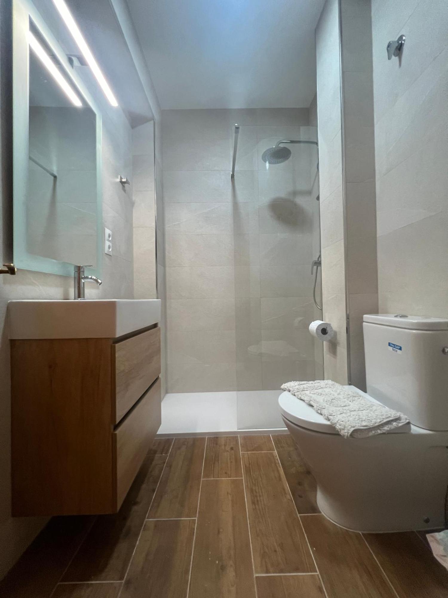 Apartamento Acogedor En La Carihuela Con Plaza De Garaje Garantizada! Sol Montemar *