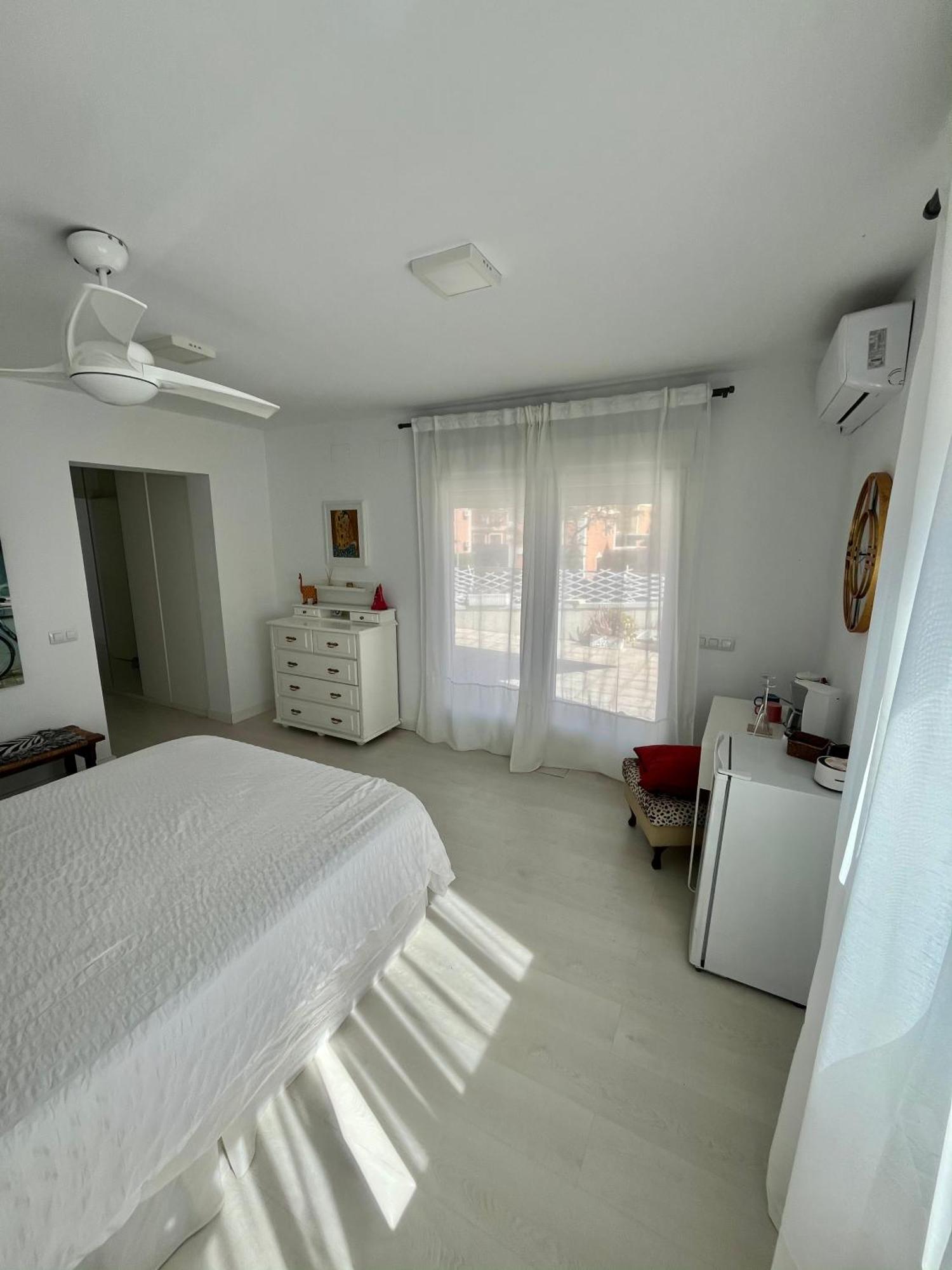 Independiente, Luminosa Y Perfecta Dos O Persona. Habitación en casa particular
