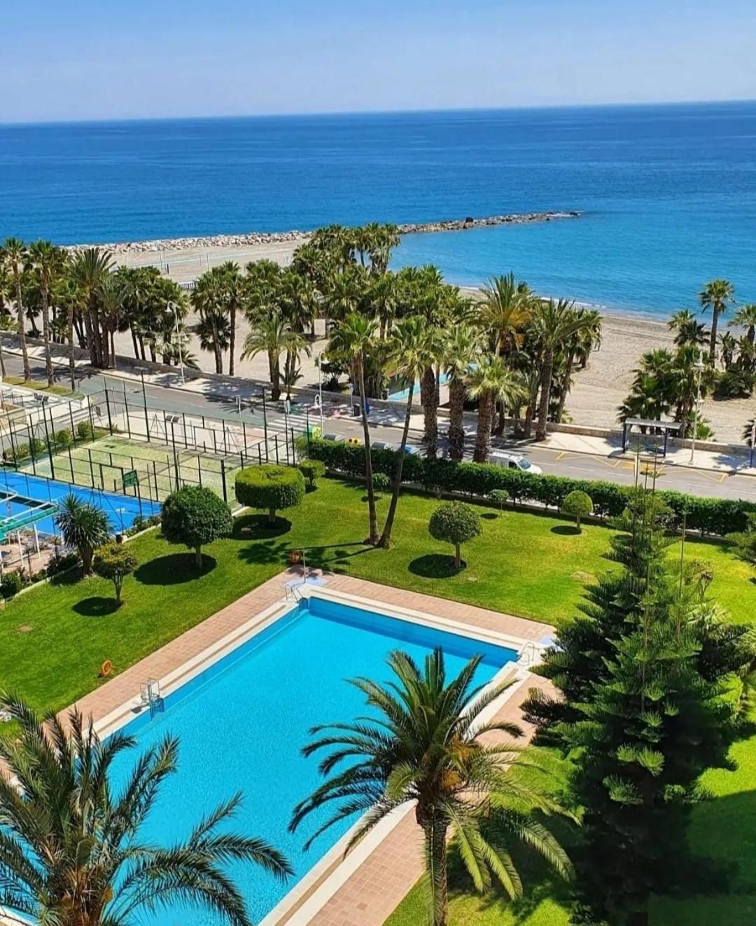 Tropicana 1° Linea Apartment