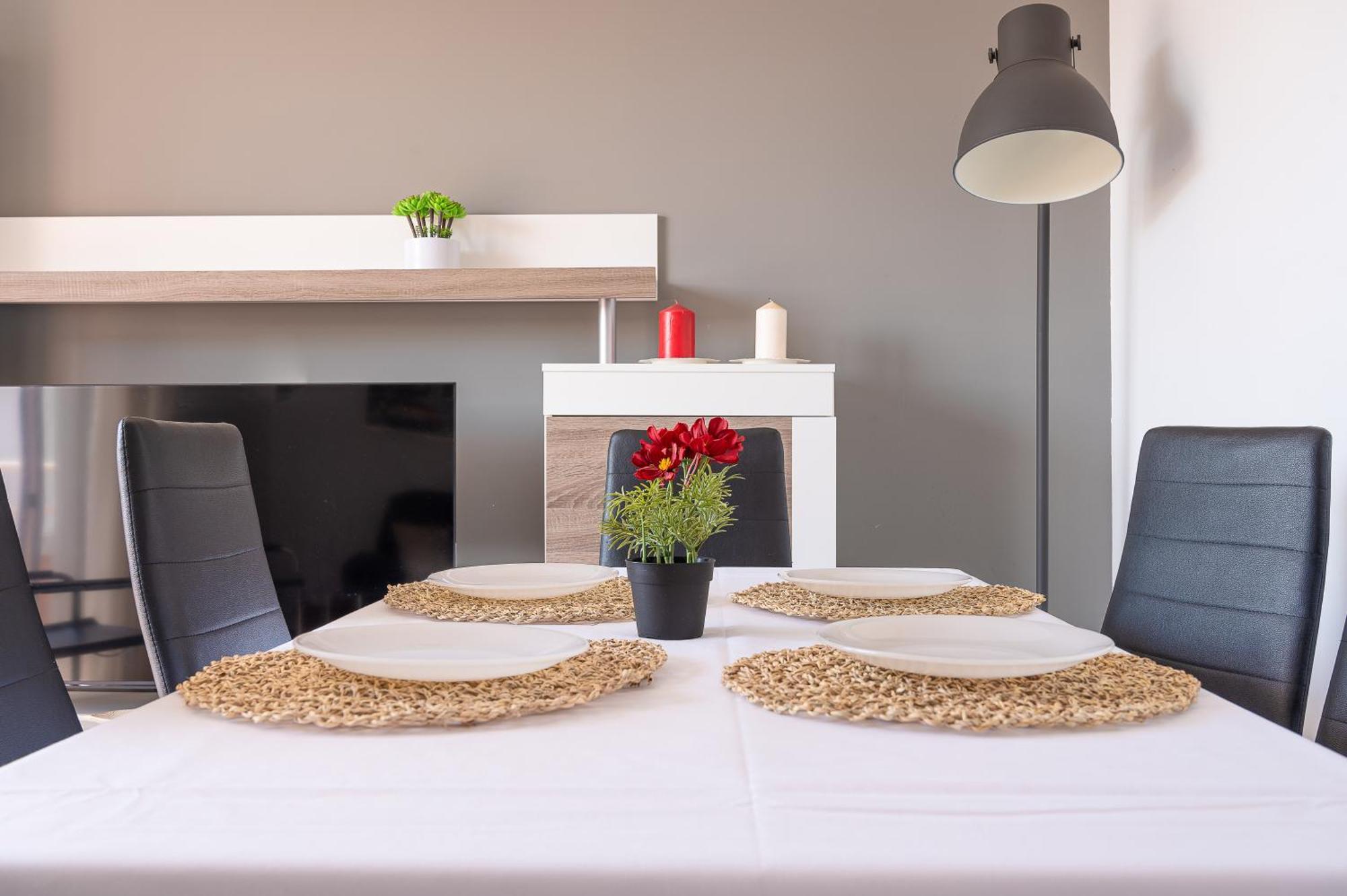 Apartamento Amplio Y Moderno Junto A La Playa De *