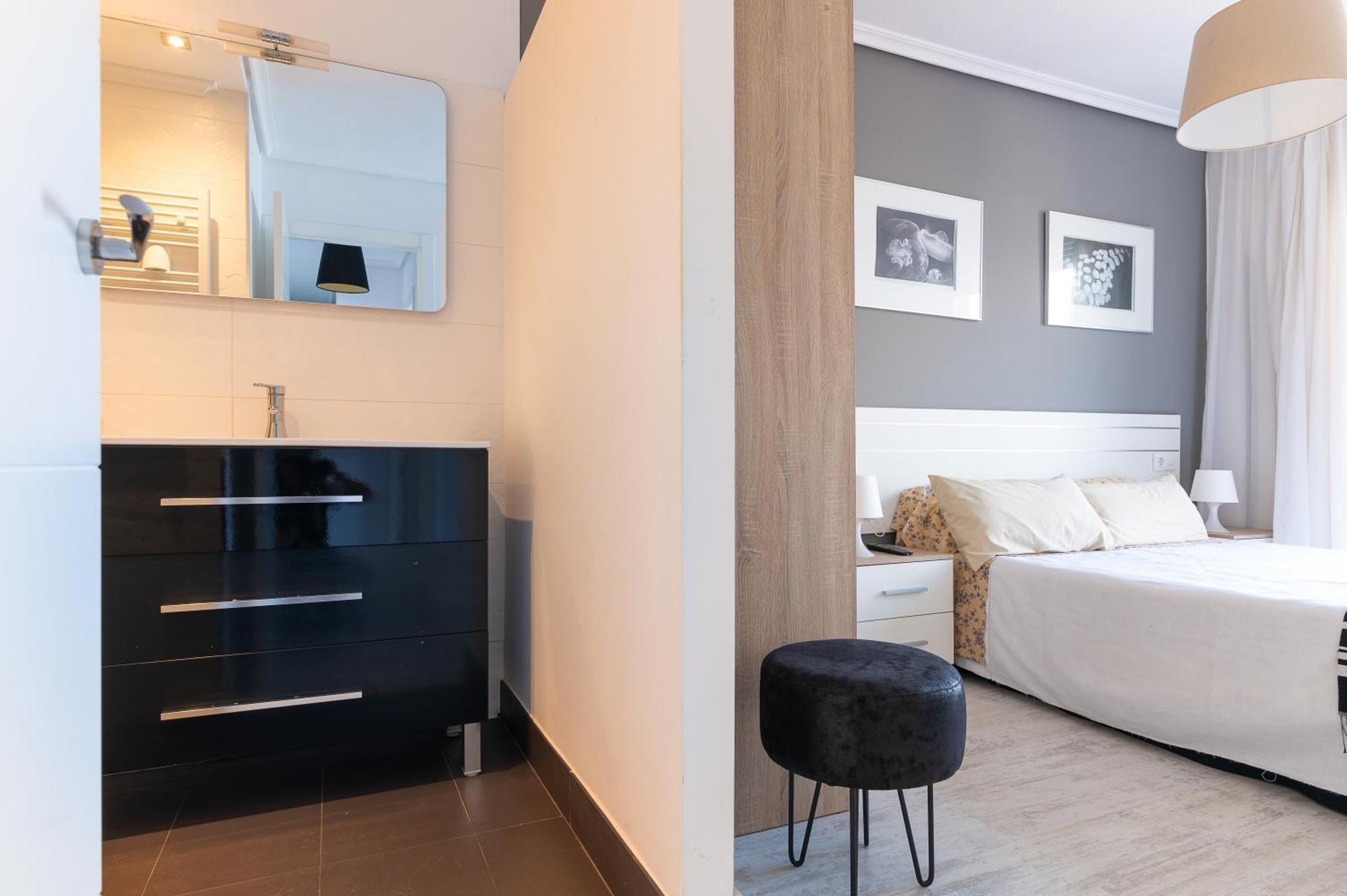 Apartamento Amplio Y Moderno Junto A La Playa De *