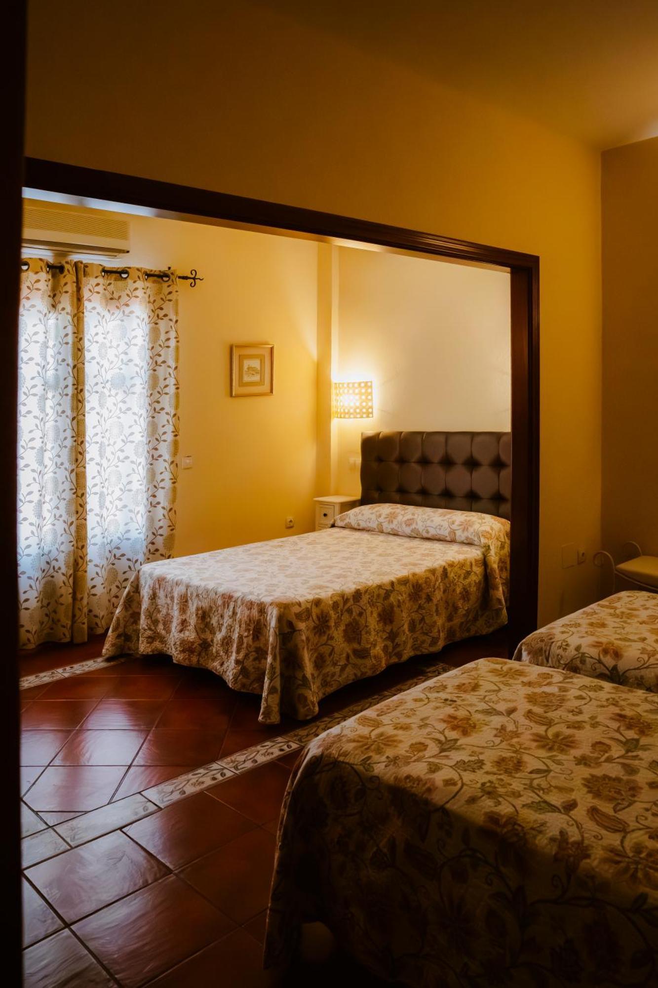Aparthotel Escua 2*
