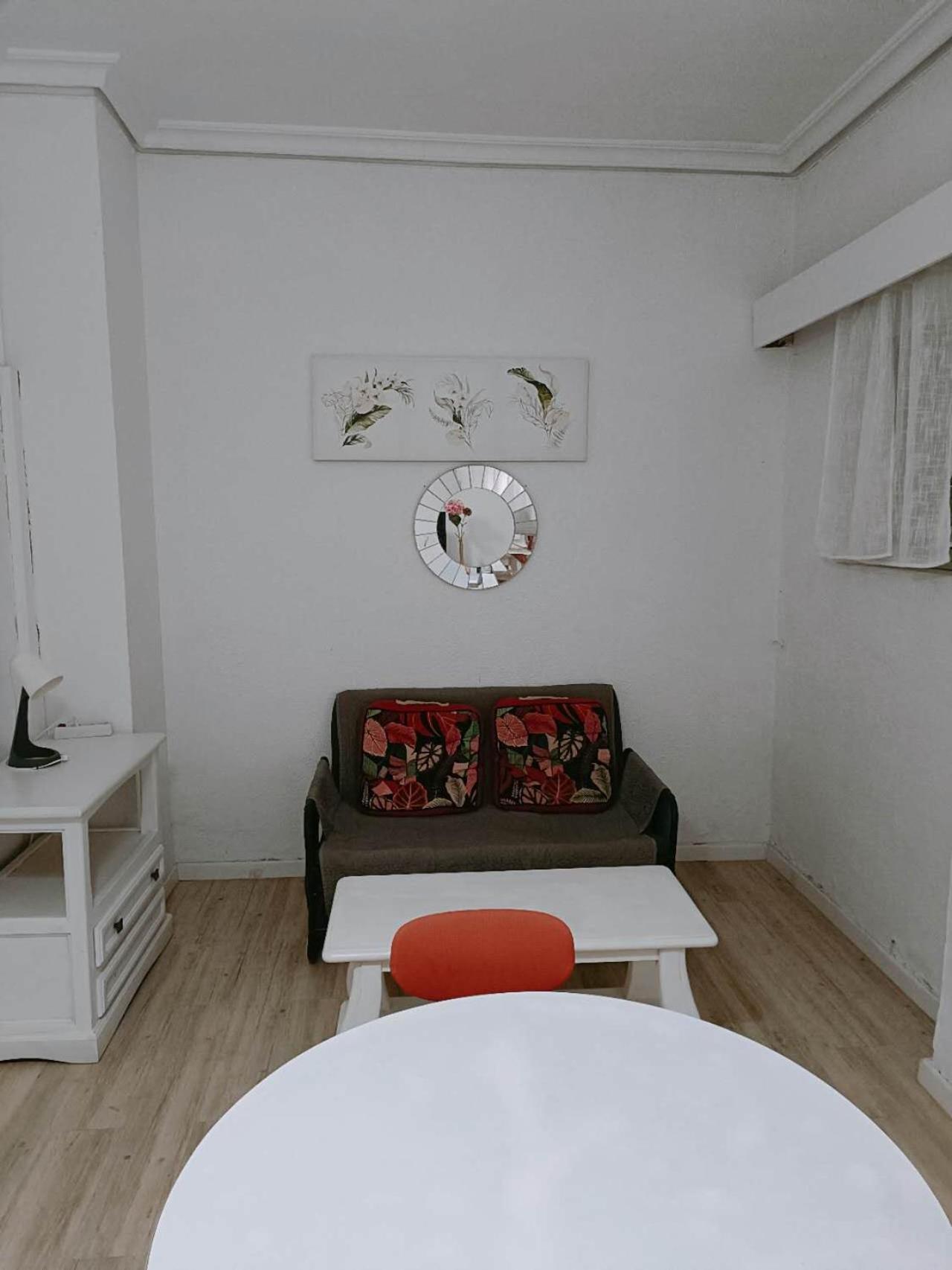 Apartamento 8 Mins Walk To Train Station Cost Youth Sevilla