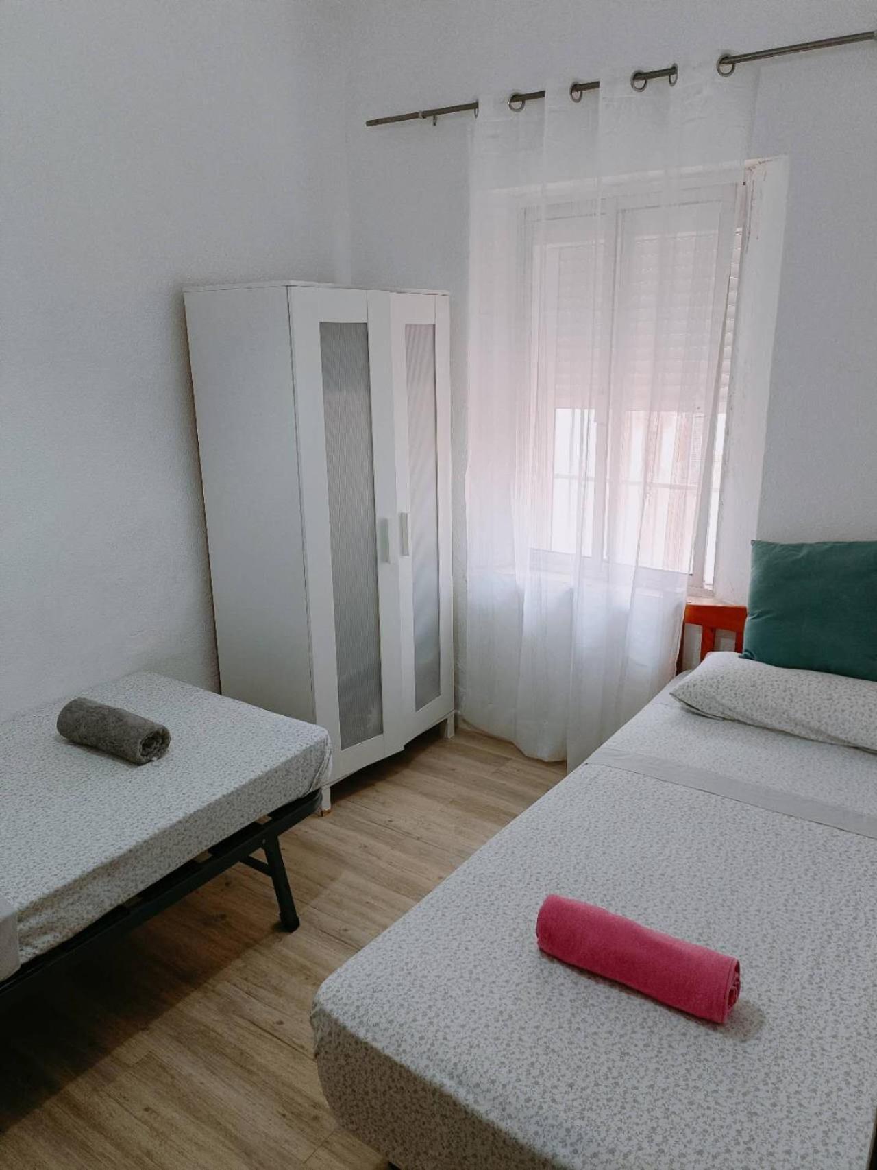 8 Mins Walk To Train Station Cost Youth * Sevilla