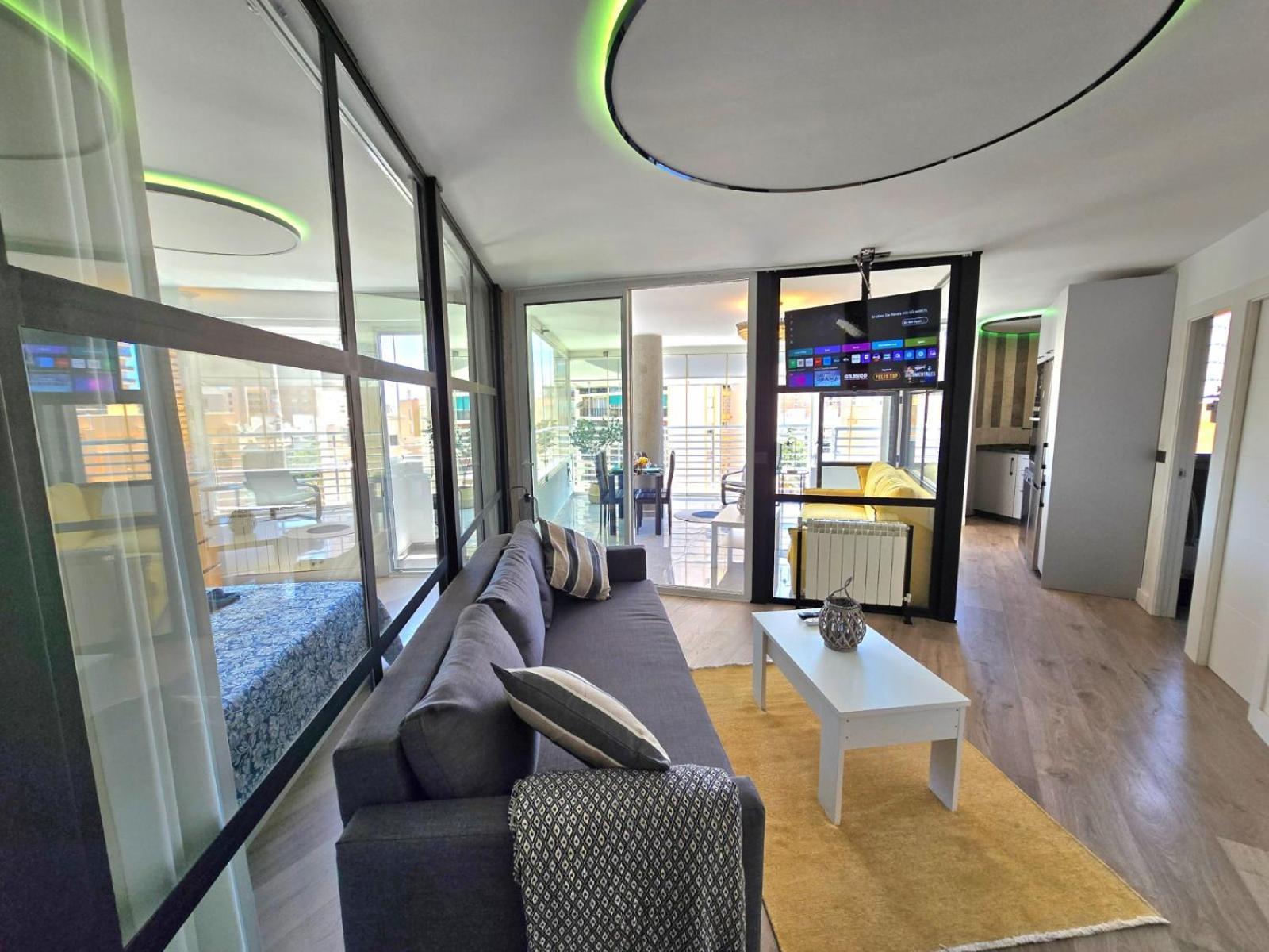 Crystal Elegance City Center With Seasonal Pool Apartamento