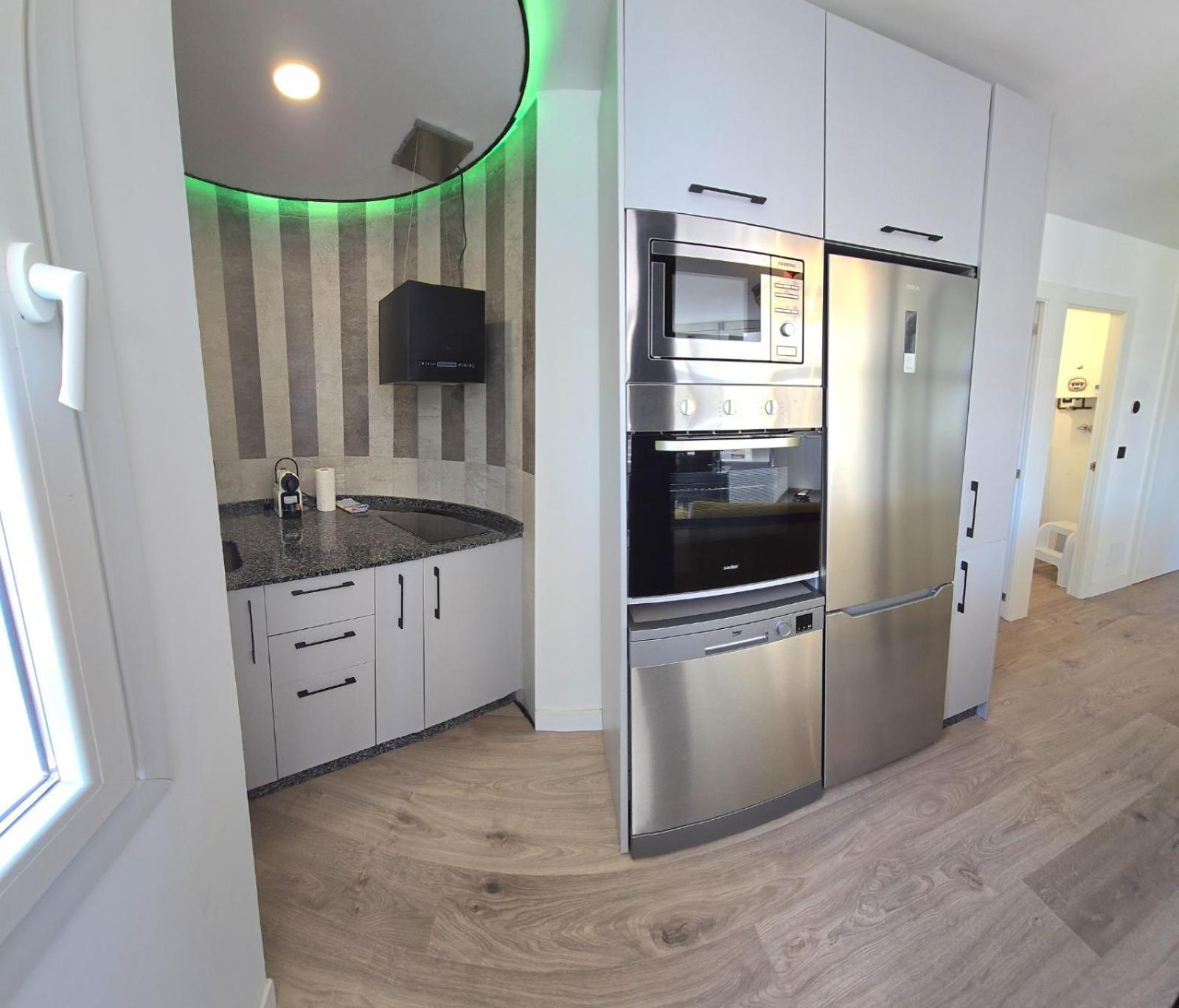 Apartamento Crystal Elegance City Center With Seasonal Pool