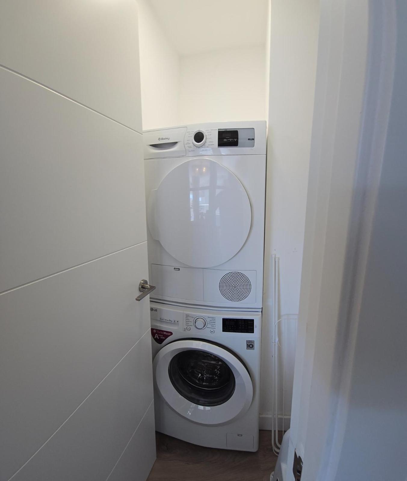 Crystal Elegance City Center With Seasonal Pool Apartamento *