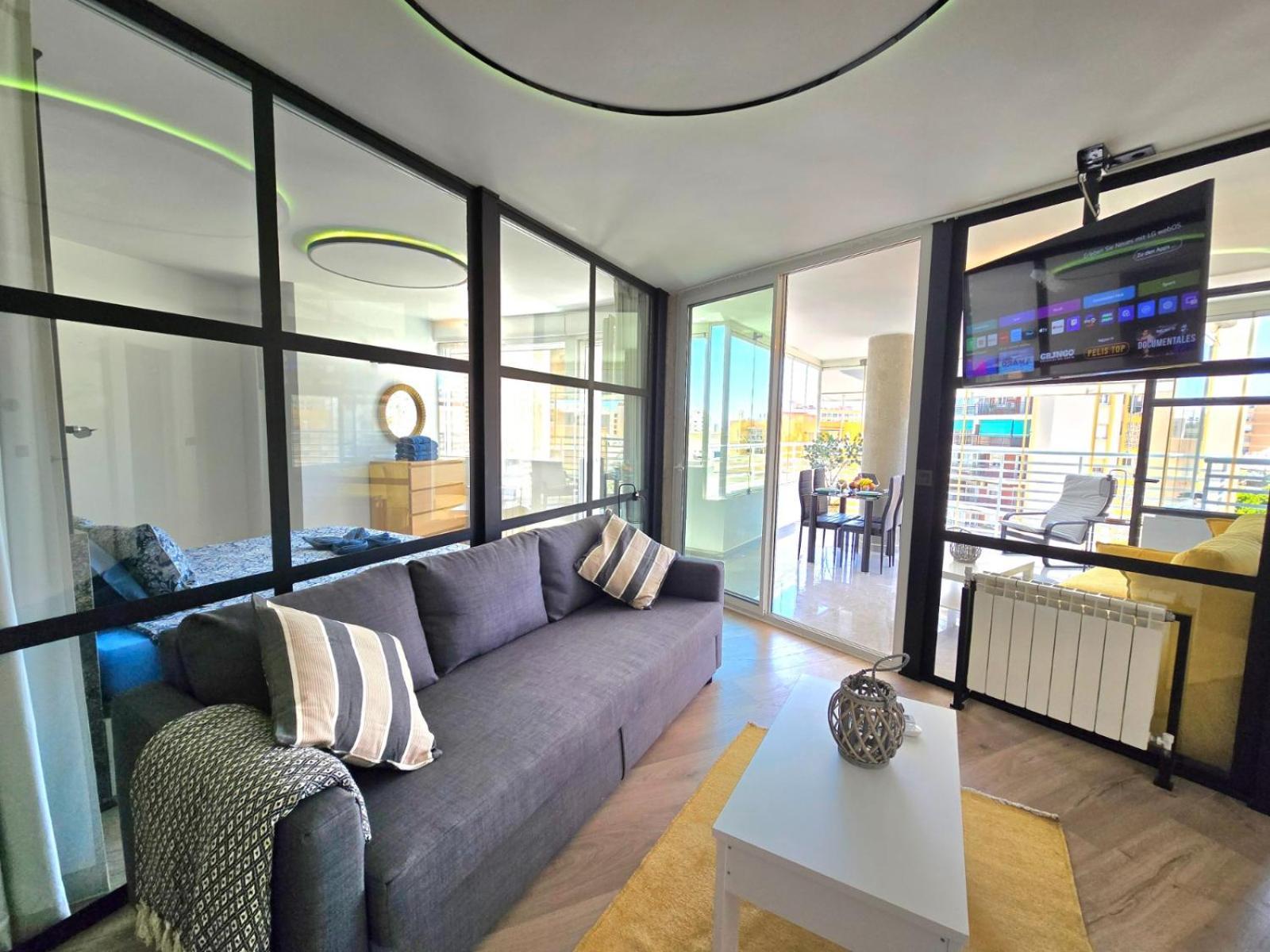 Crystal Elegance City Center With Seasonal Pool Apartamento