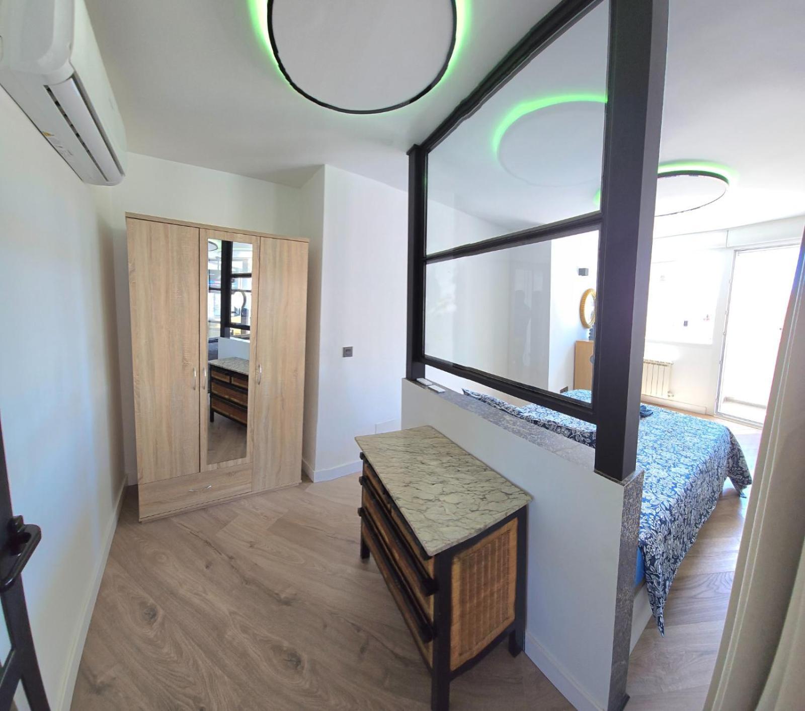 Crystal Elegance City Center With Seasonal Pool Apartamento *