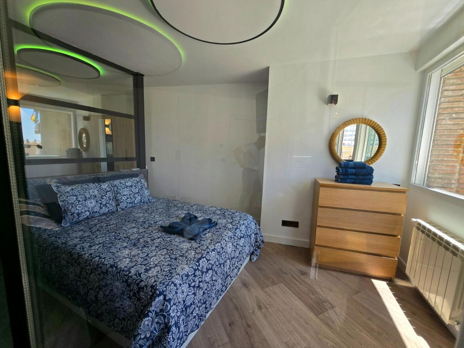 Crystal Elegance City Center With Seasonal Pool Apartamento *