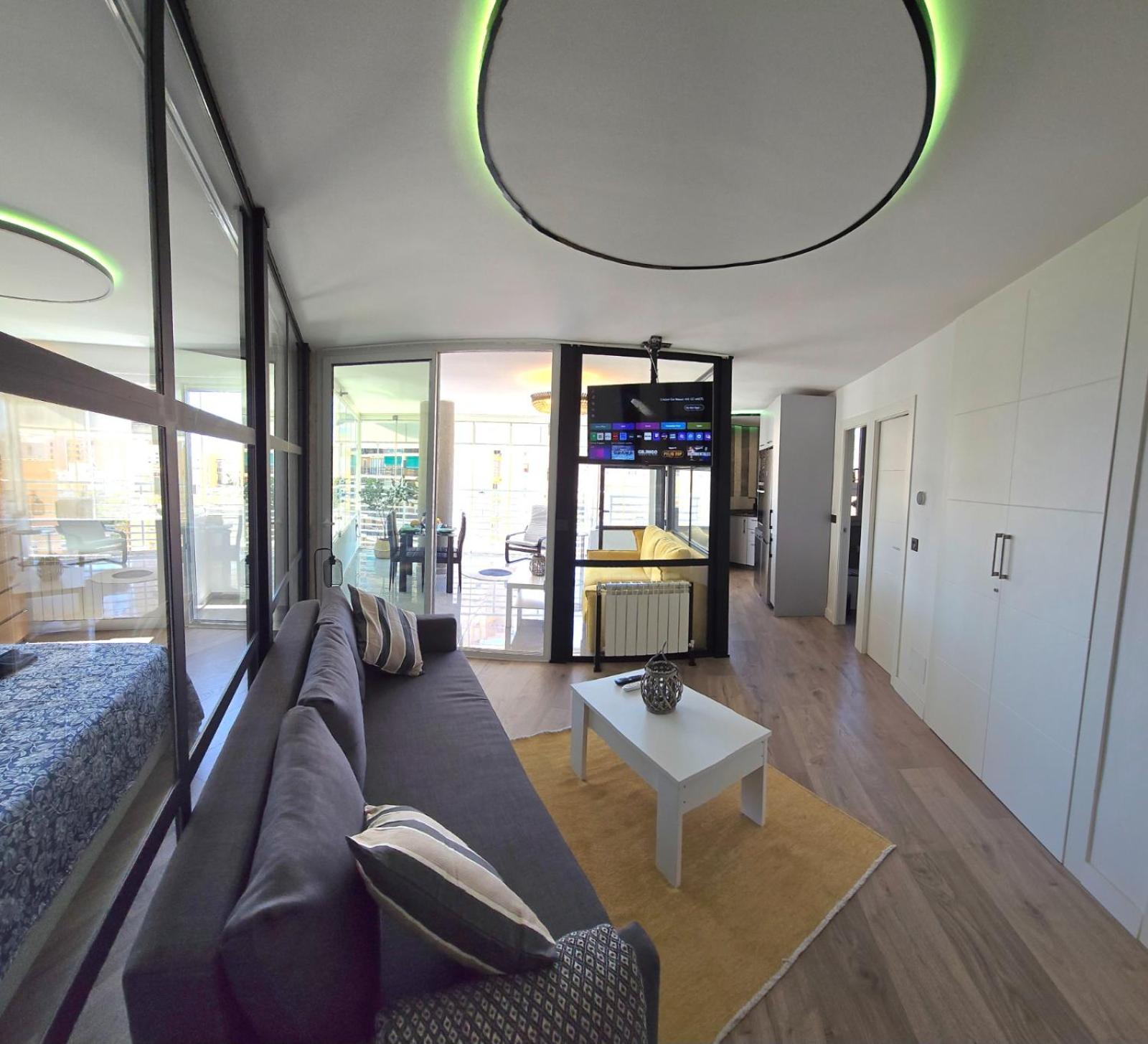 Crystal Elegance City Center With Seasonal Pool Apartamento *