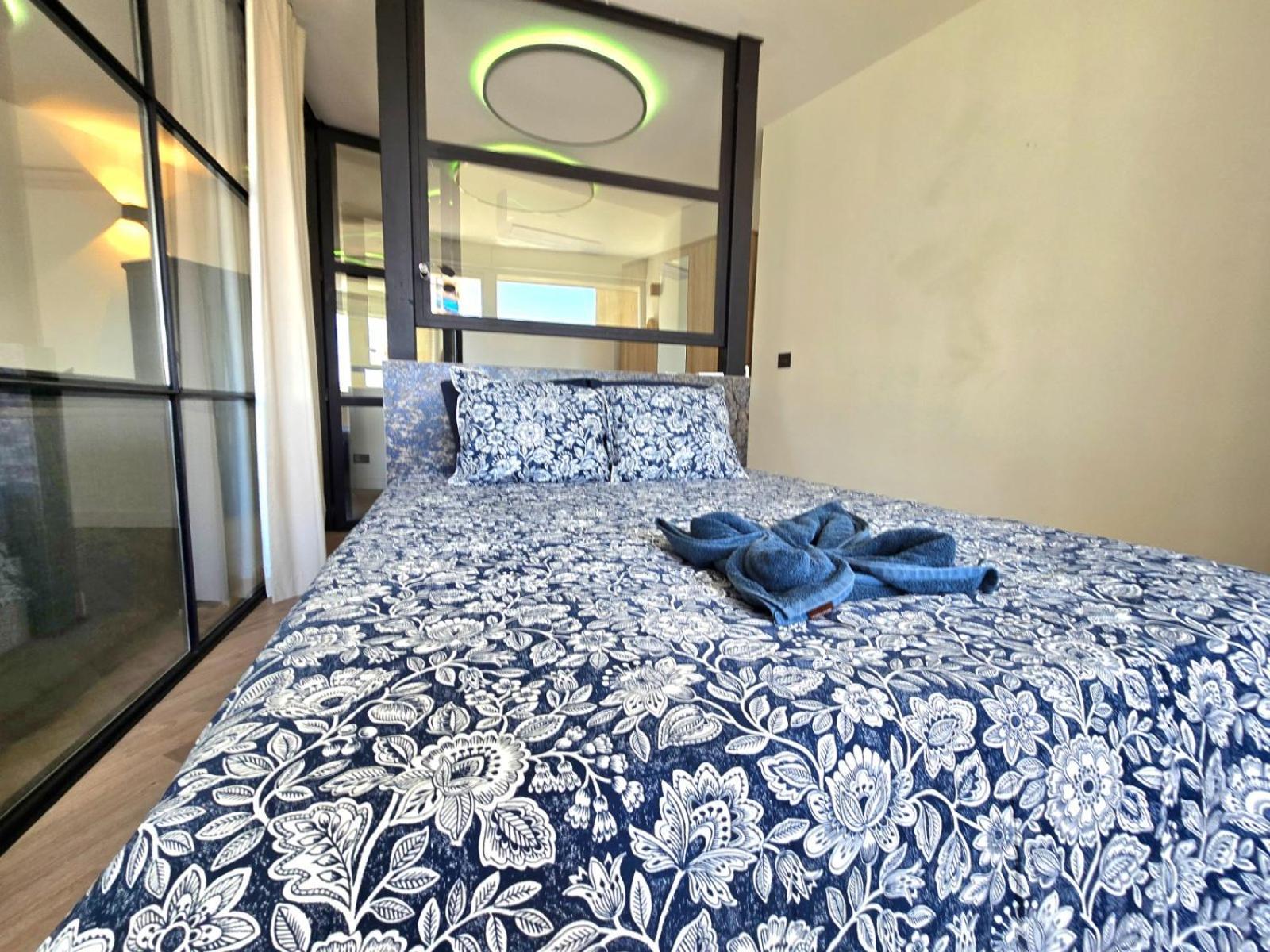 Apartamento Crystal Elegance City Center With Seasonal Pool *