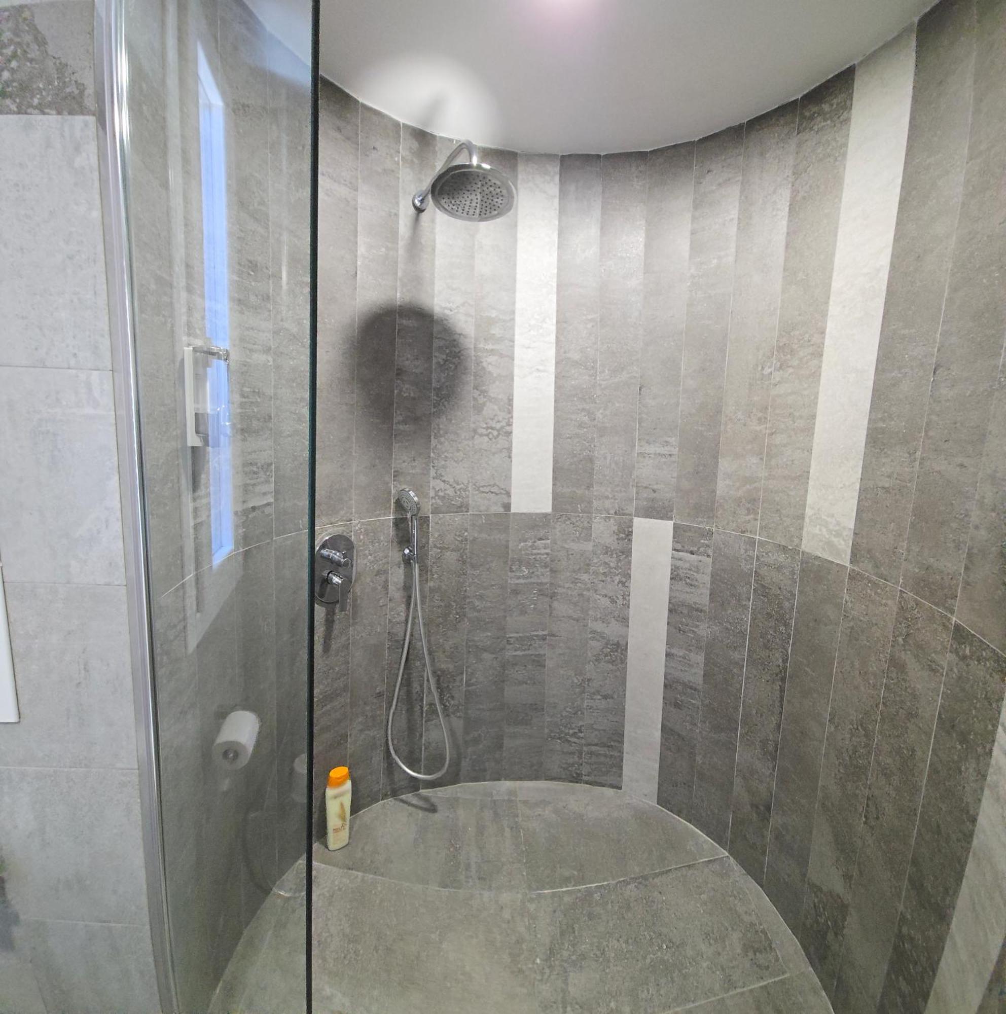 Crystal Elegance City Center With Seasonal Pool Apartamento *