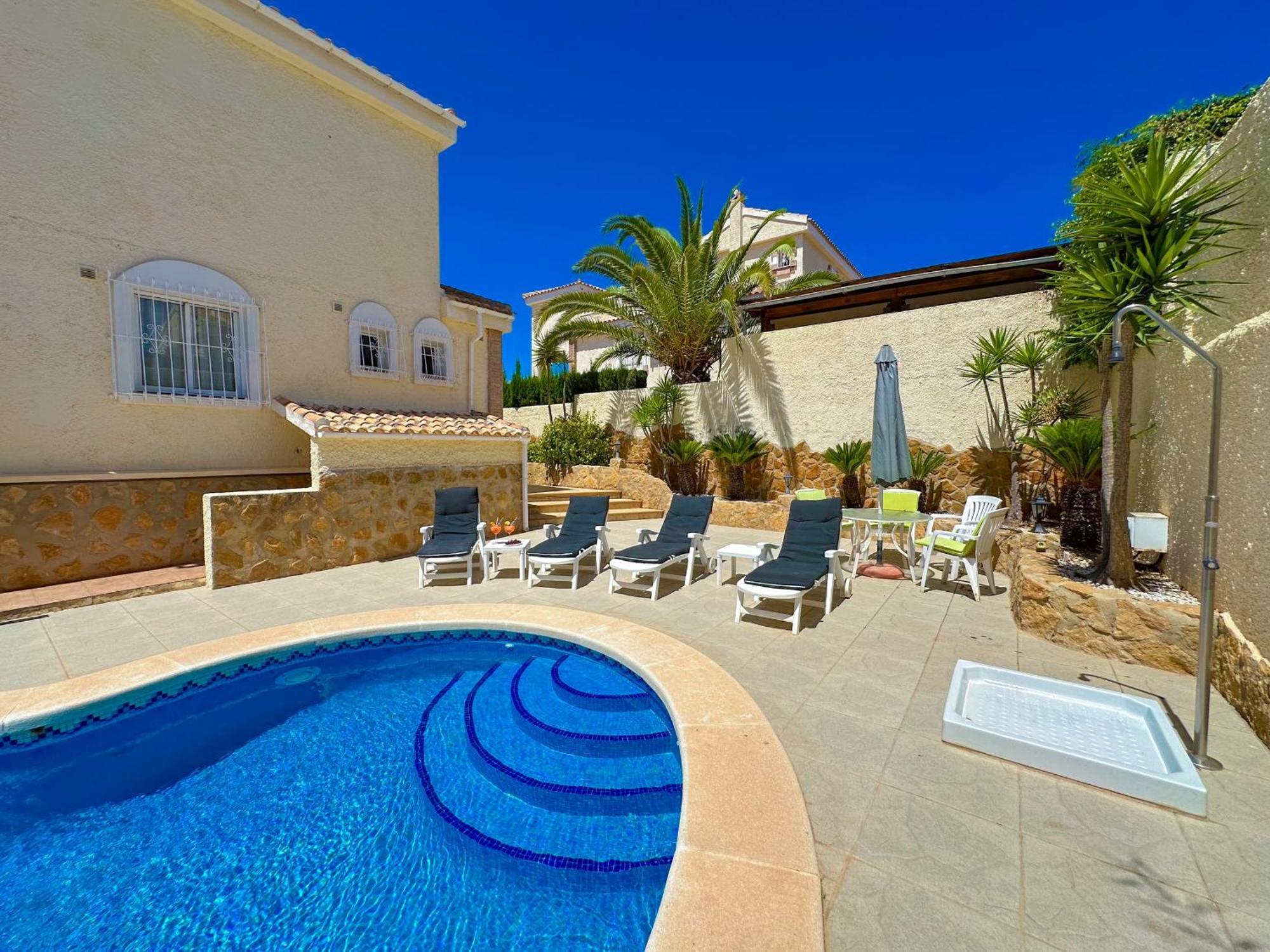 Con Piscina Privada *