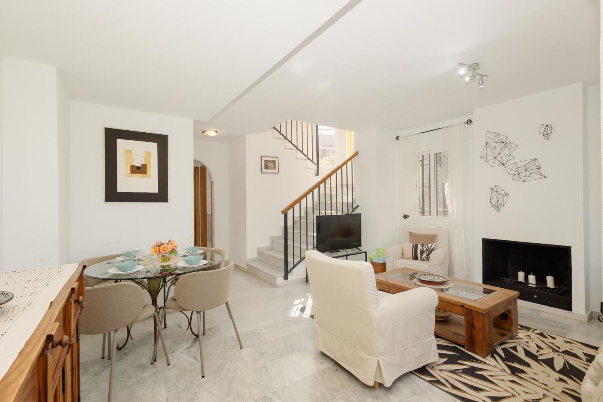 Beautiful Townhouse Walking Distance To The In Costabella, Holiday home *