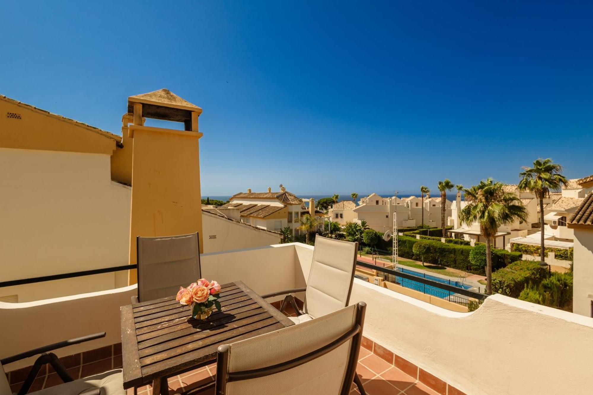 Beautiful Townhouse Walking Distance To The In Costabella, Holiday home *