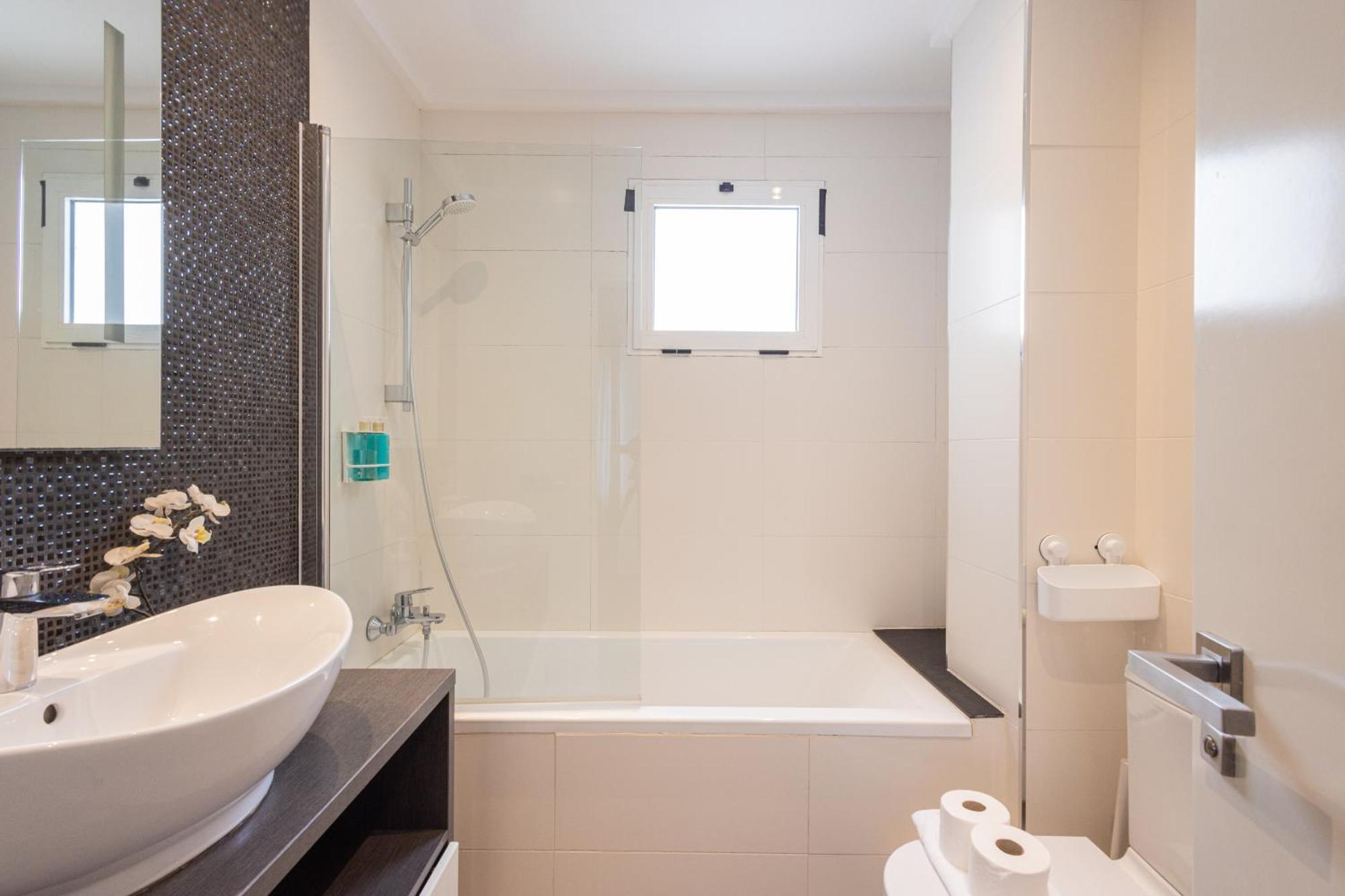 Apartment Florit Flats - Stylish 2 Bedroom Ac Wifi Terrace Attic In Center
