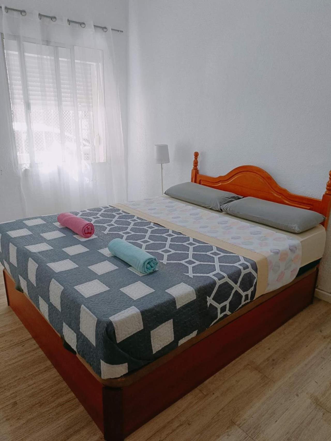 8 Mins Walk To Train Station Cost Youth * Sevilla