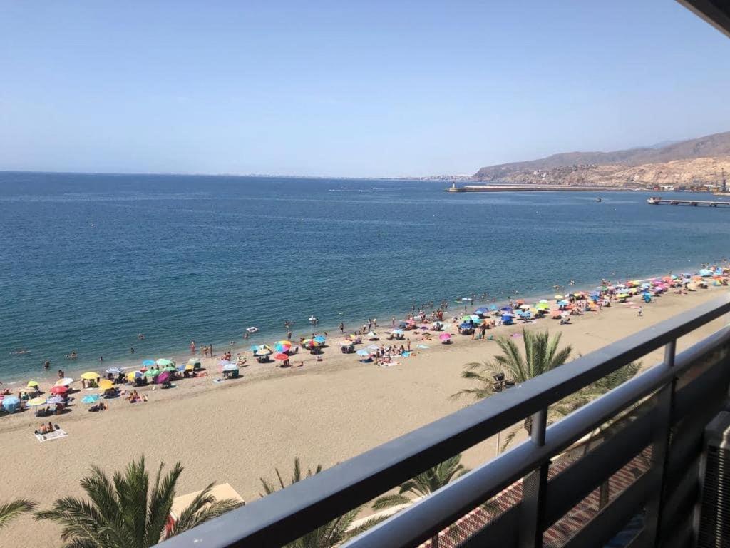 En Primera Linea De Playa Frontline Apartment Almeria